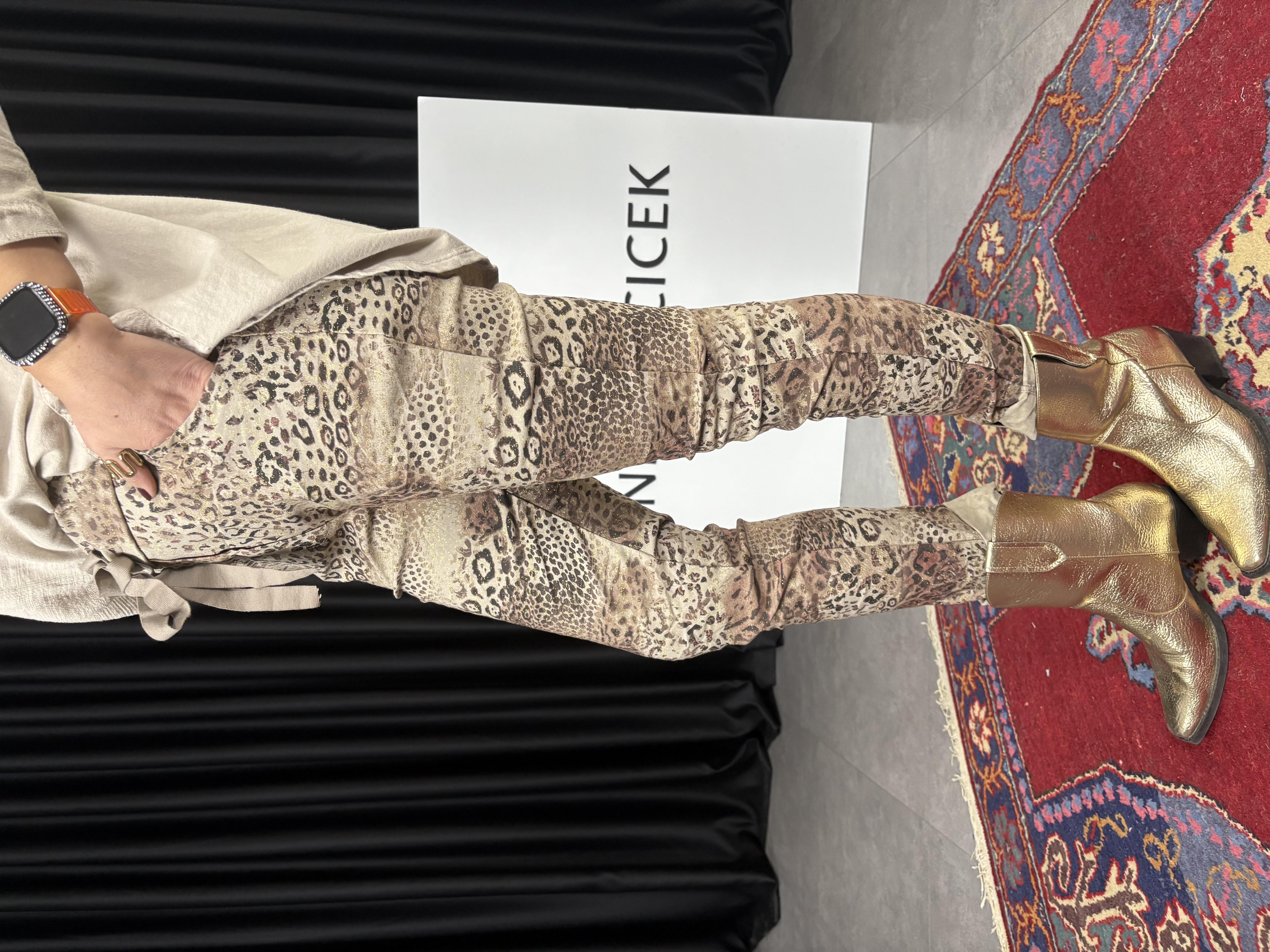 İtalyan Leopar Desen Varaklı Bej Pantolon