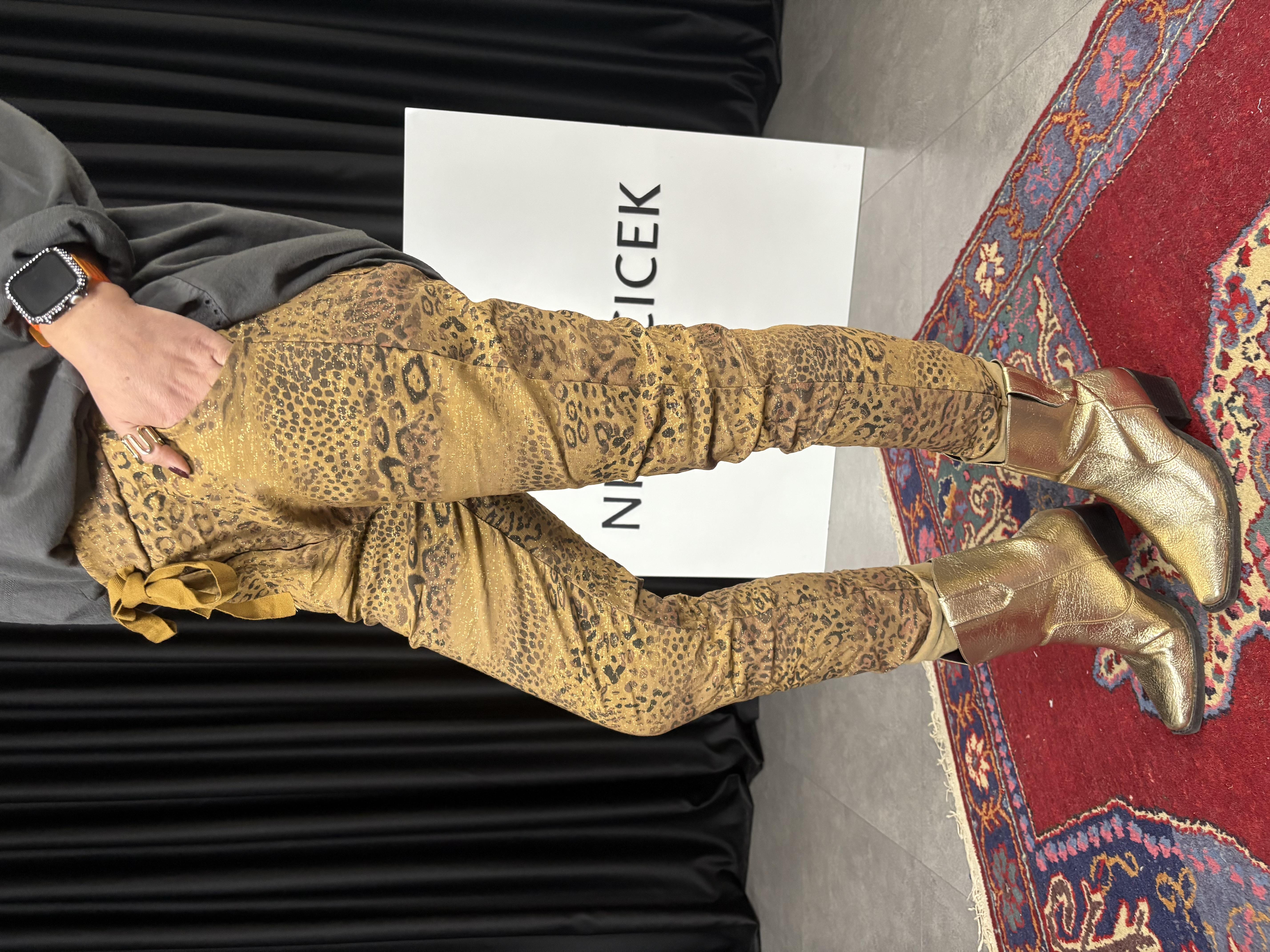 İtalyan Leopar Desen Varaklı Camel Pantolon