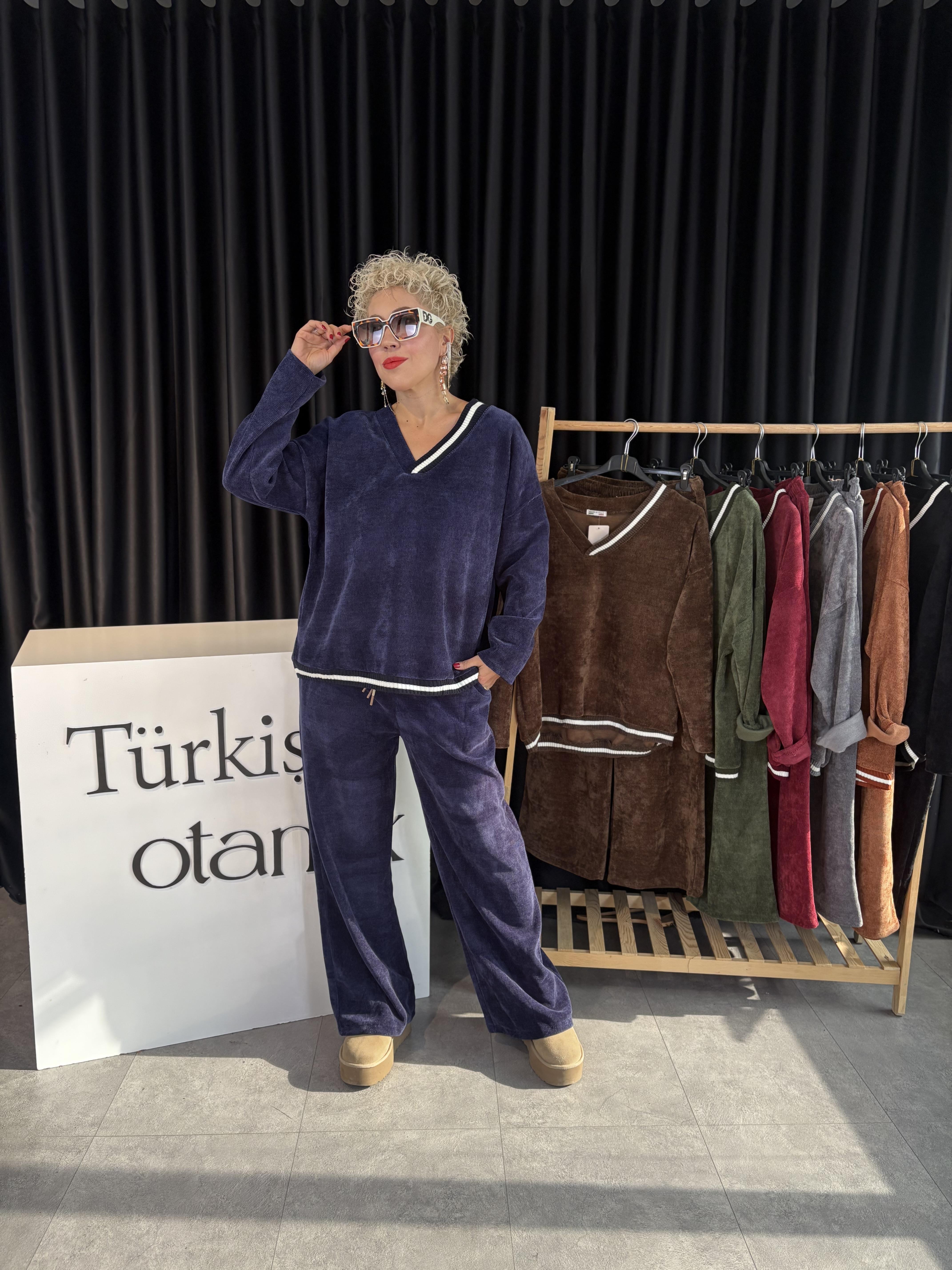 İtalyan Palazzo Model Lacivert Kadife Takım