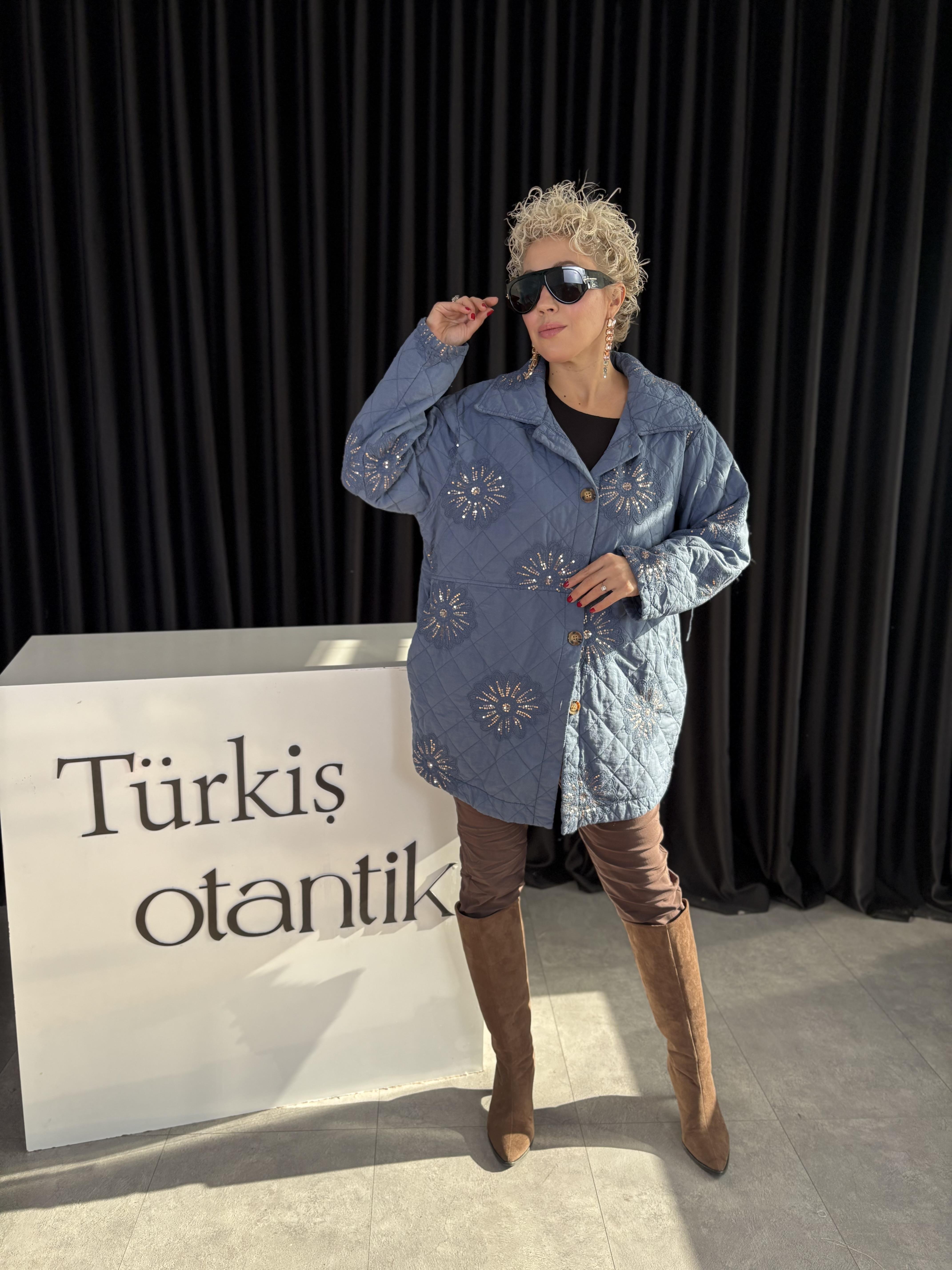 İtalyan Payet Detaylı Mavi Kapitone Ceket