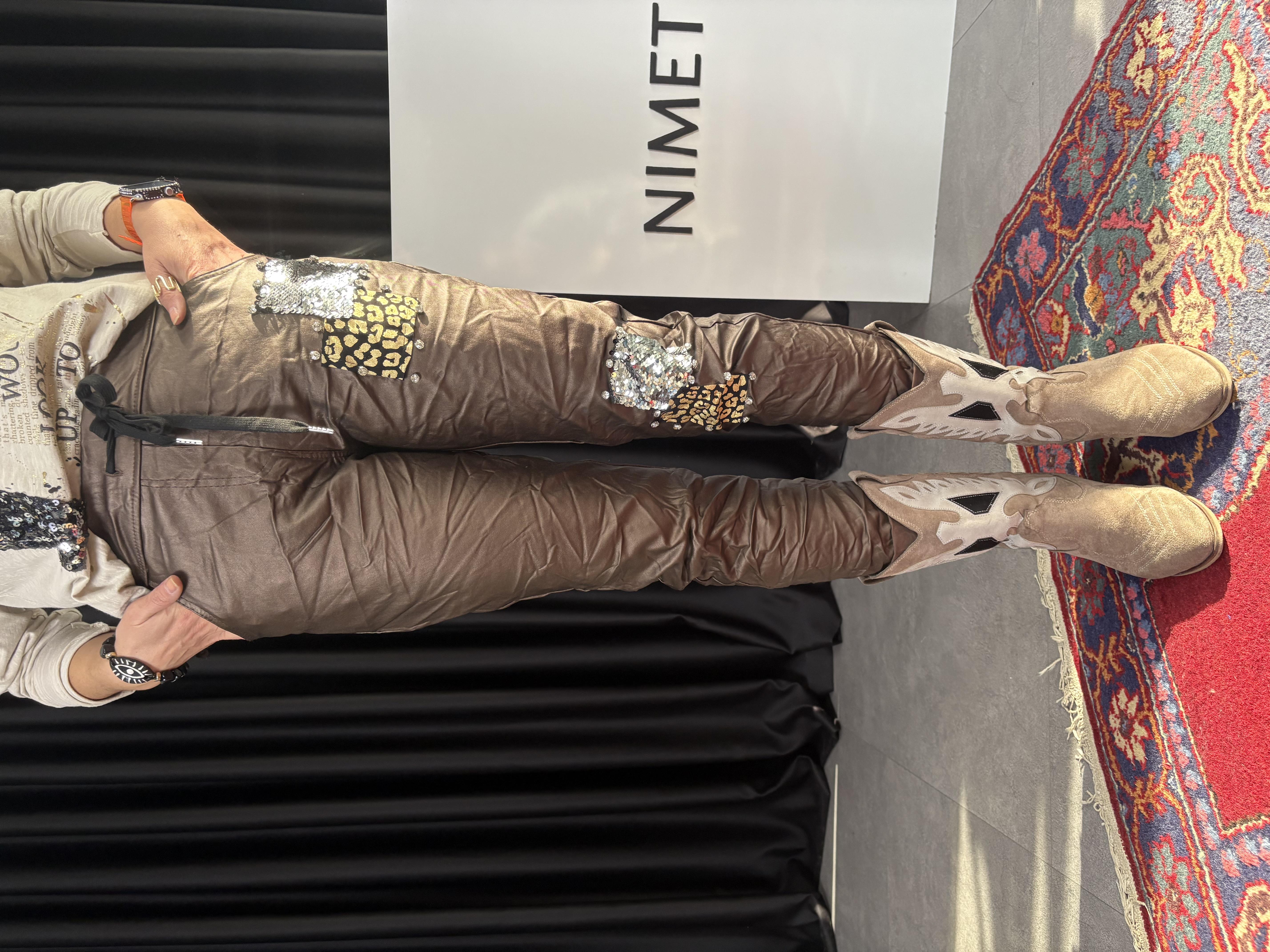 İtalyan Payet ve Taş Detaylı Kahve Deri Pantolon