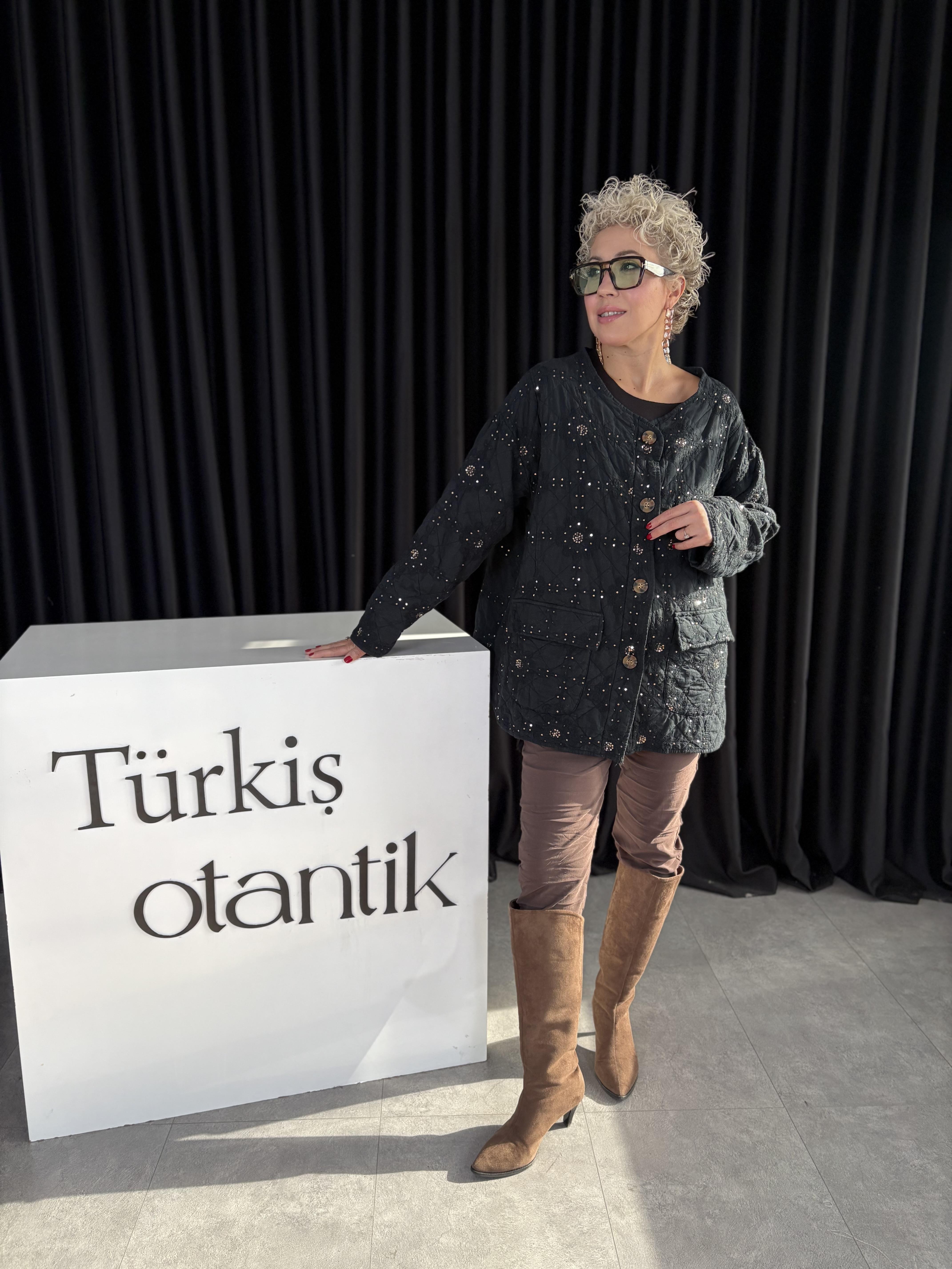 İtalyan Payetli Siyah Kapitone Ceket