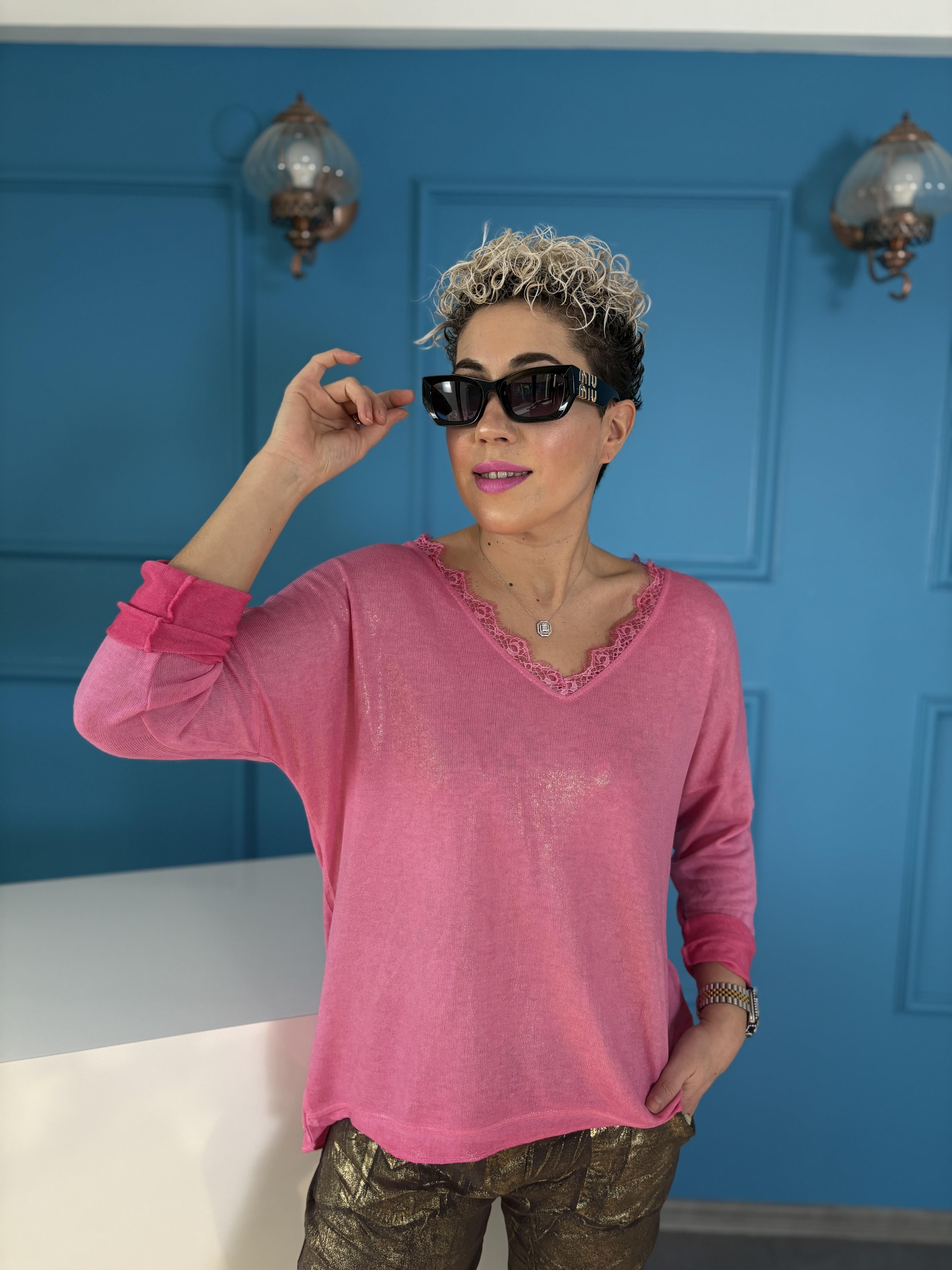 İtalyan Varaklı Dantel Detaylı Fuşya Bluz