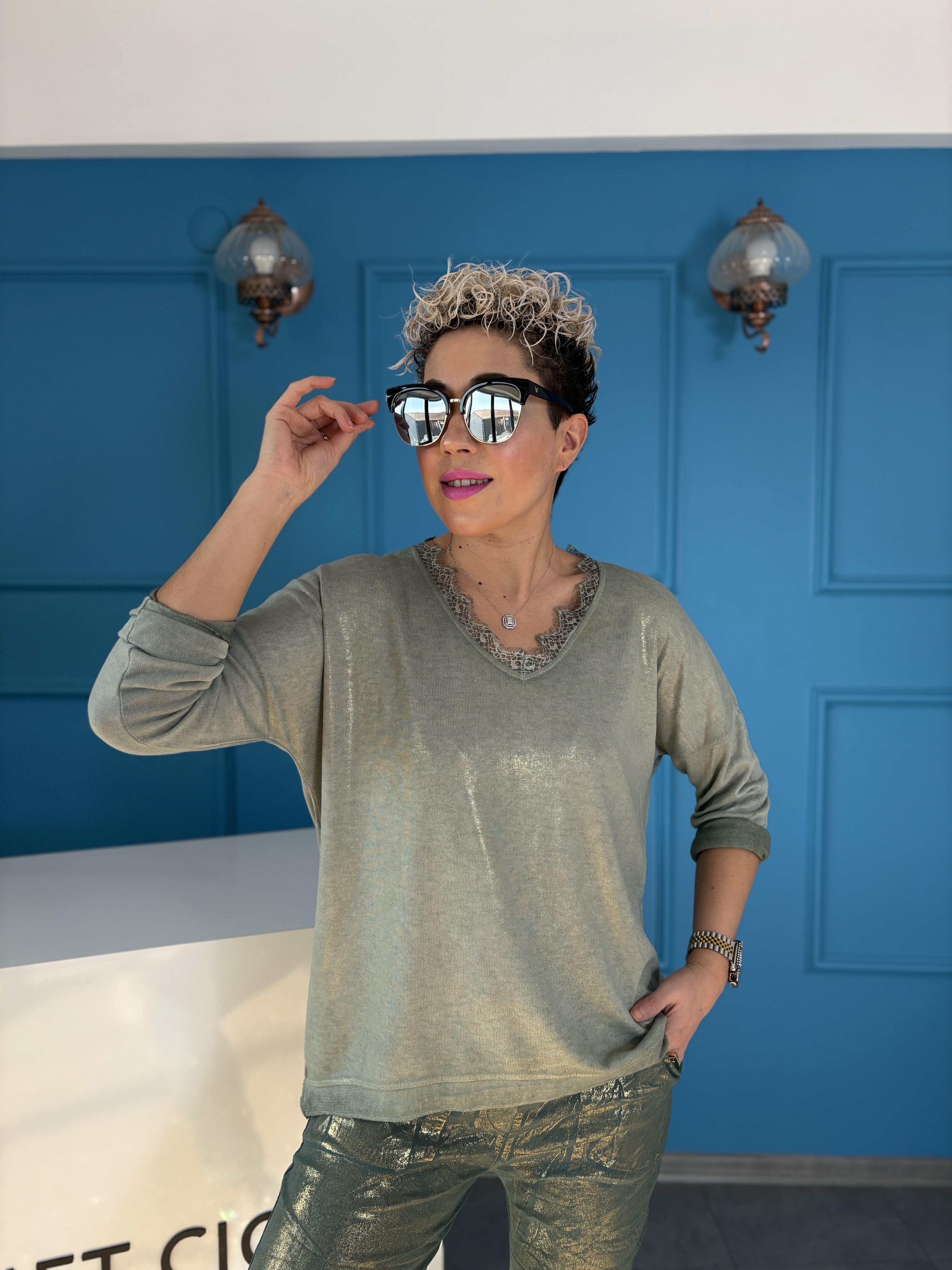 İtalyan Varaklı Dantel Detaylı Limon Küfü Bluz