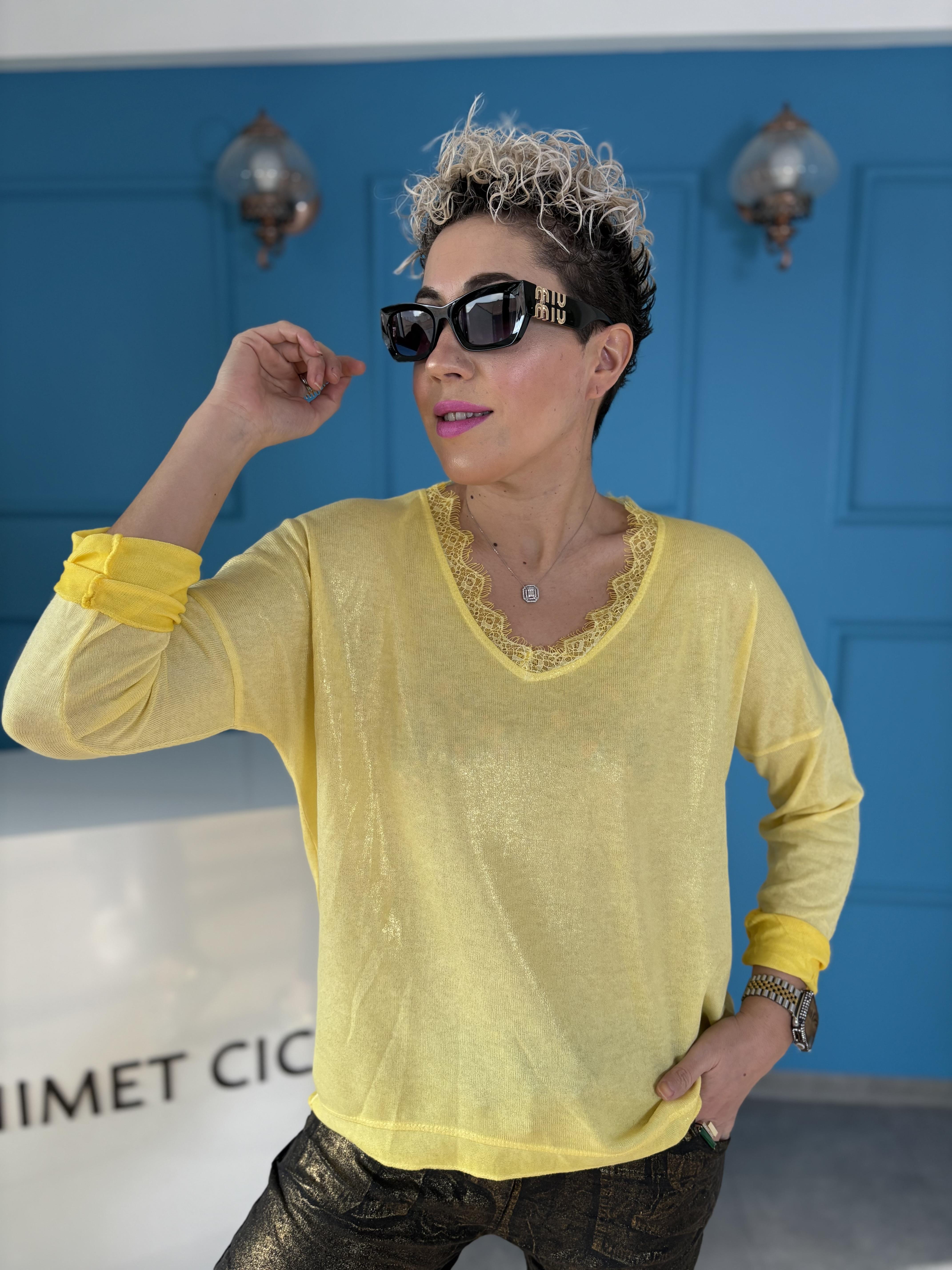 İtalyan Varaklı Dantel Detaylı Sarı Bluz