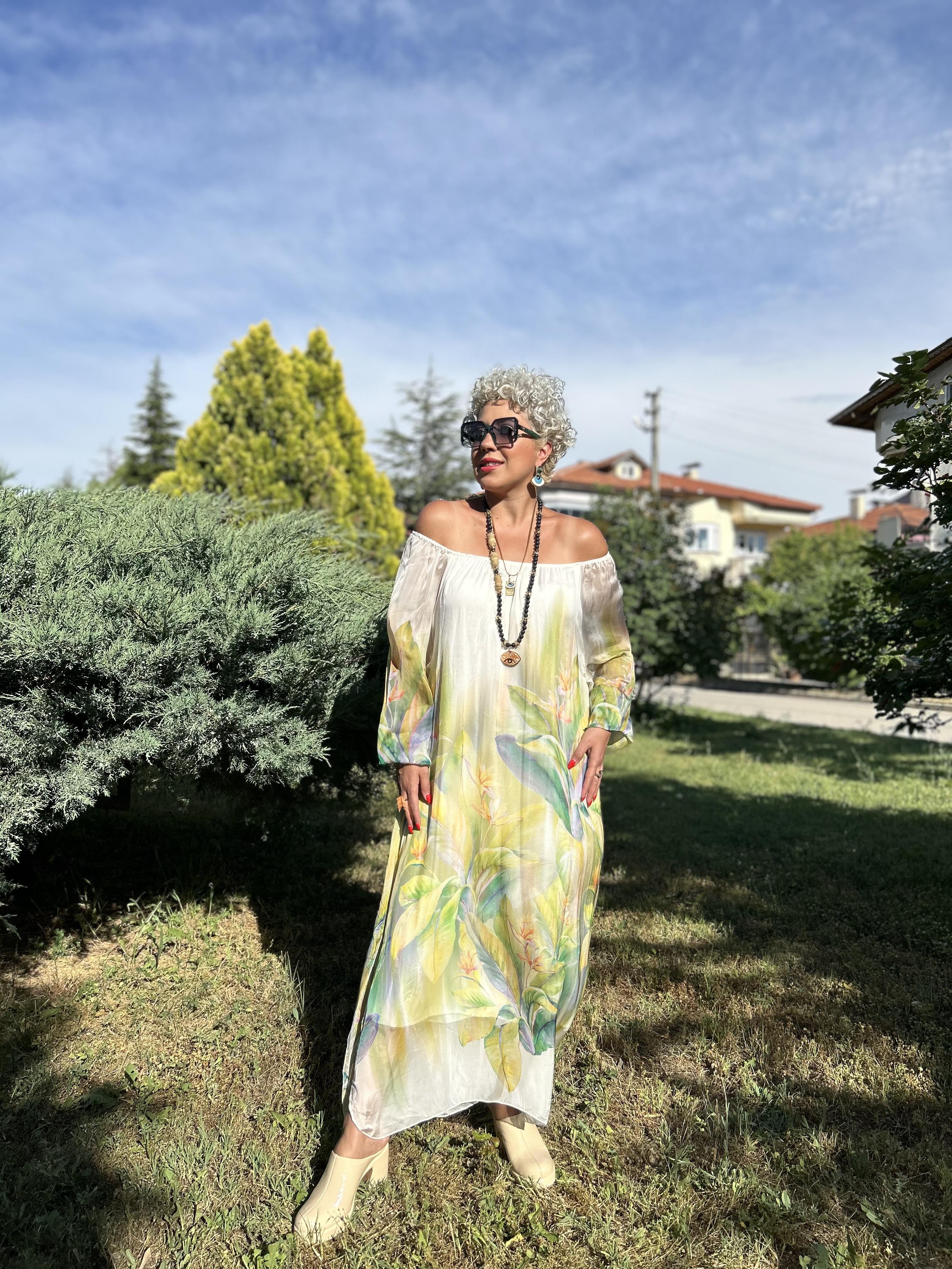 İtalyan Yaprak Desenli Madonna Yaka Ekru İpek Elbise