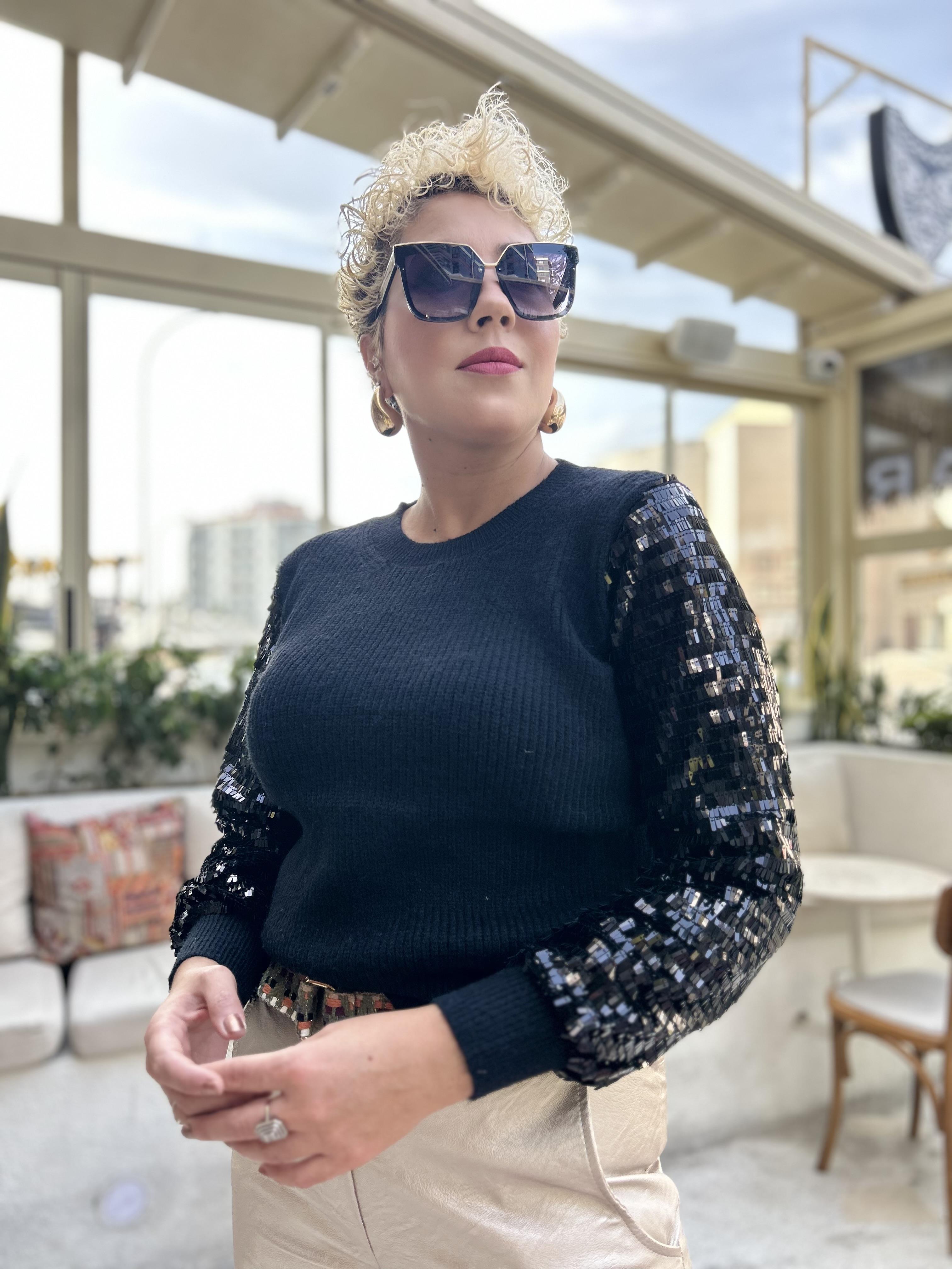 İthal Kolları Payetli Siyah Kazak