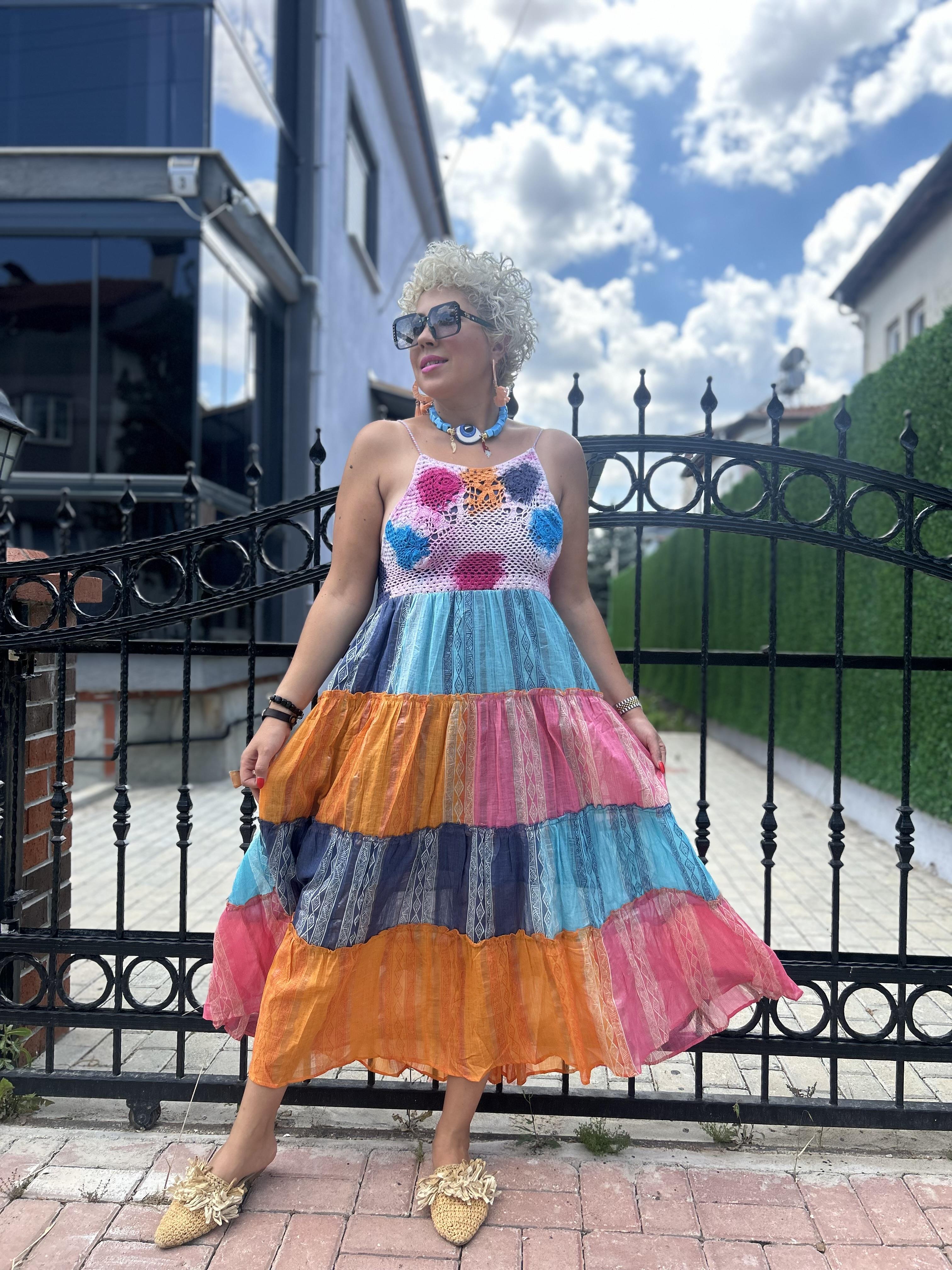 İthal Örgü Detaylı İp Askılı Renkli Uzun Elbise 