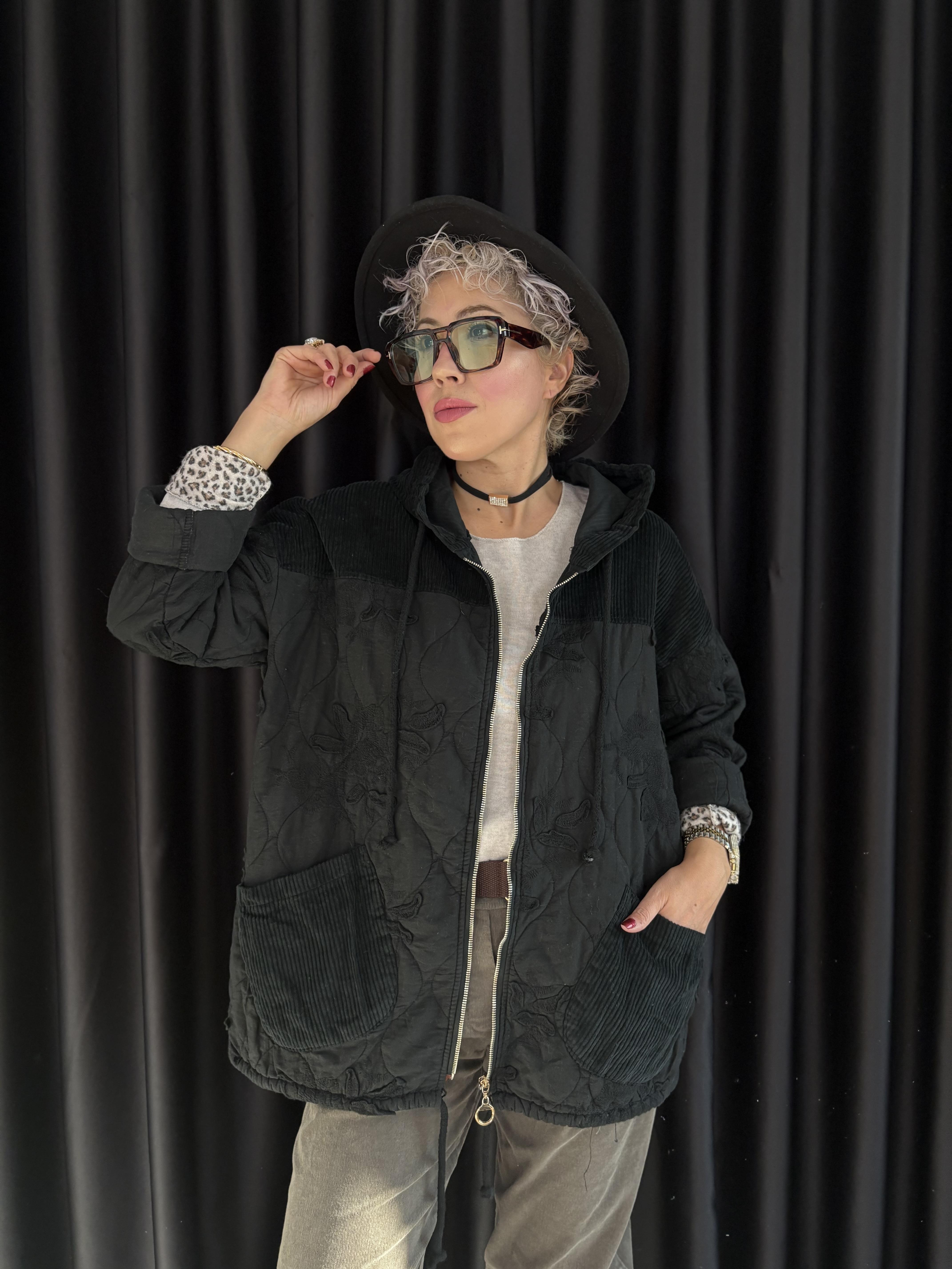 Kadife Detaylı İtalyan Siyah Kapitone Ceket