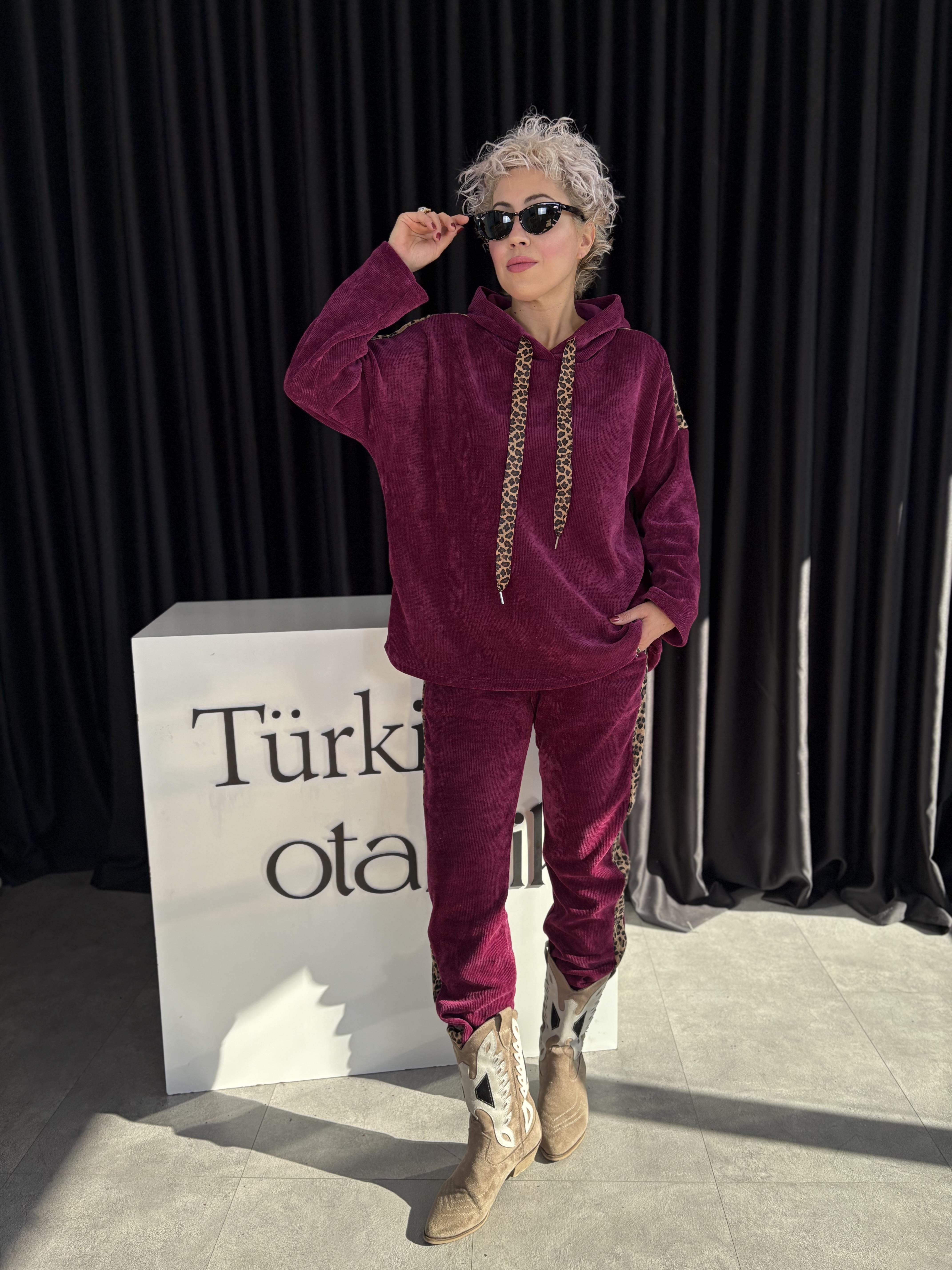 Kapşon ve Leopar Detaylı İtalyan Fuşya Kadife Takım