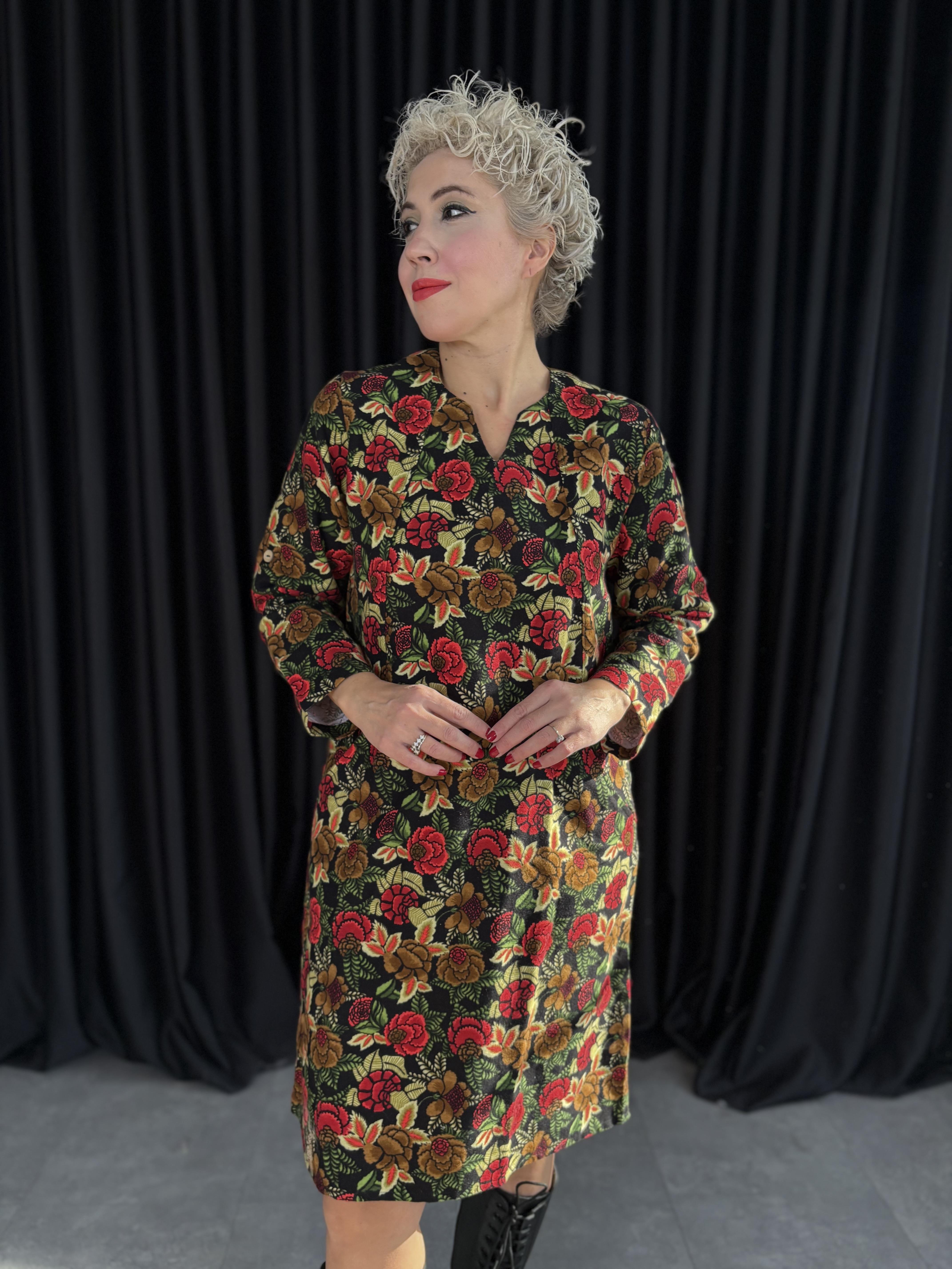 Kırmızı Çiçek Desenli Pazen Elbise