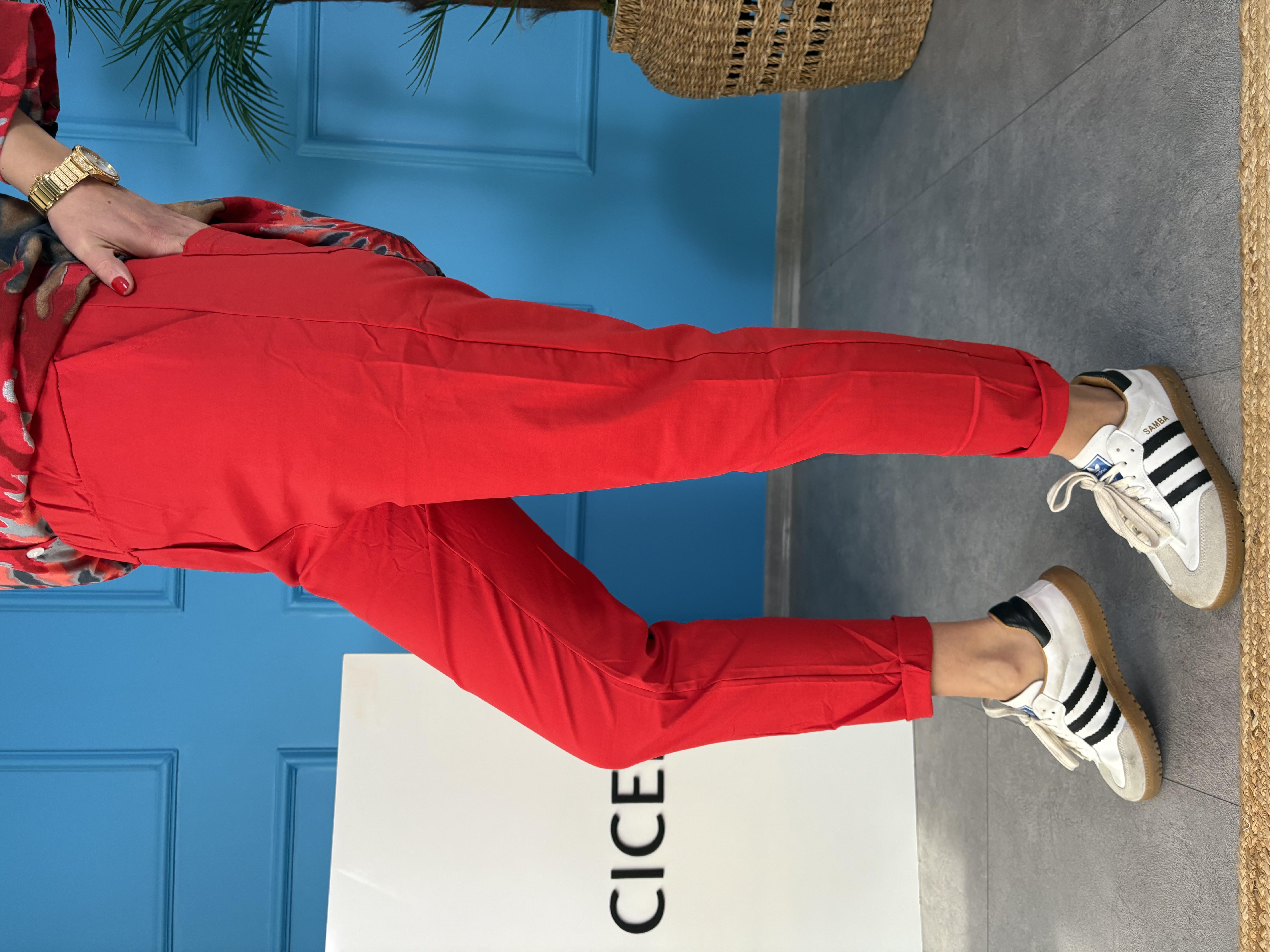 Kırmızı Sihirli Pantolon 