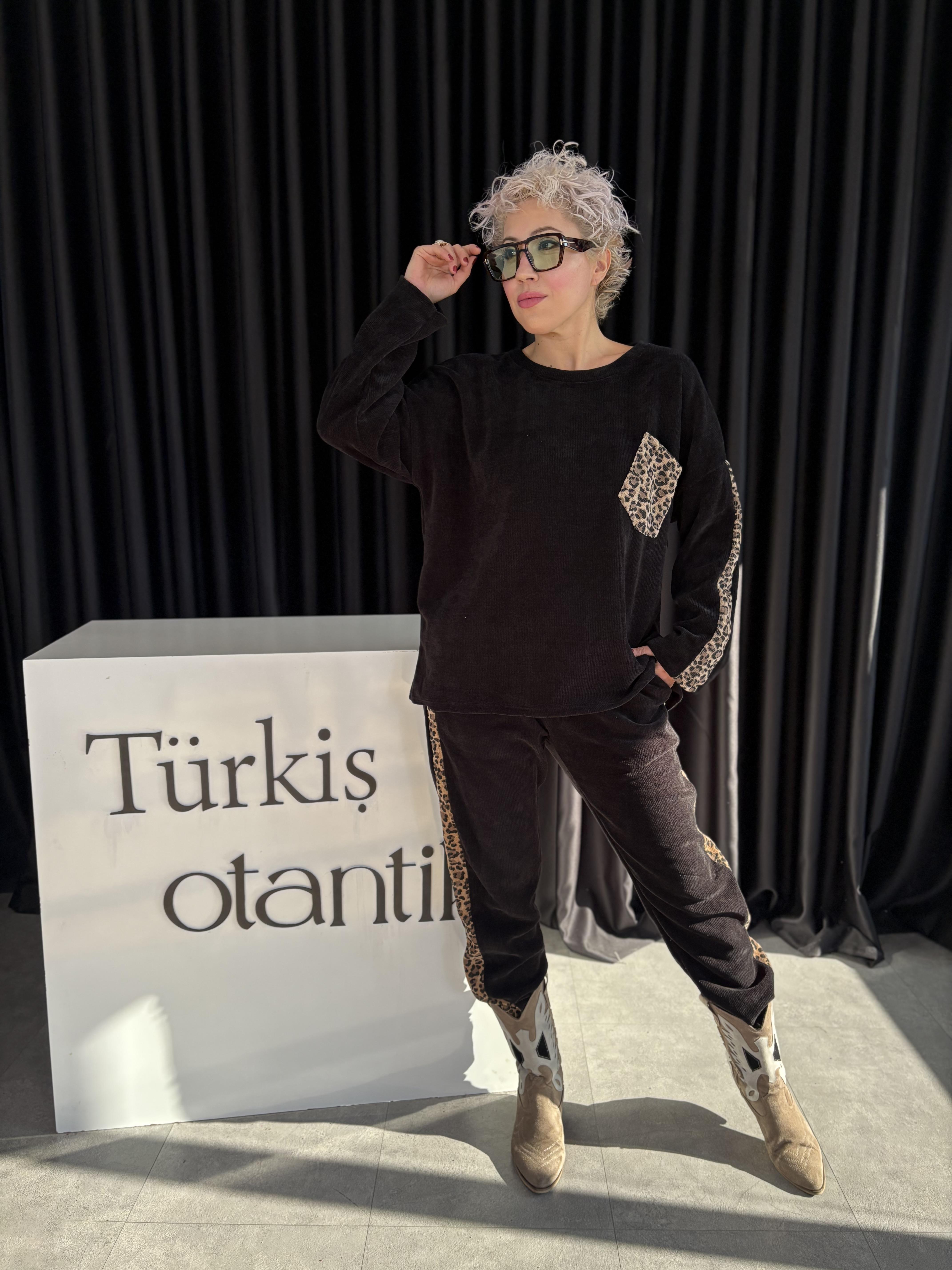 Leopar Cep Detaylı İtalyan Siyah Kadife Takım