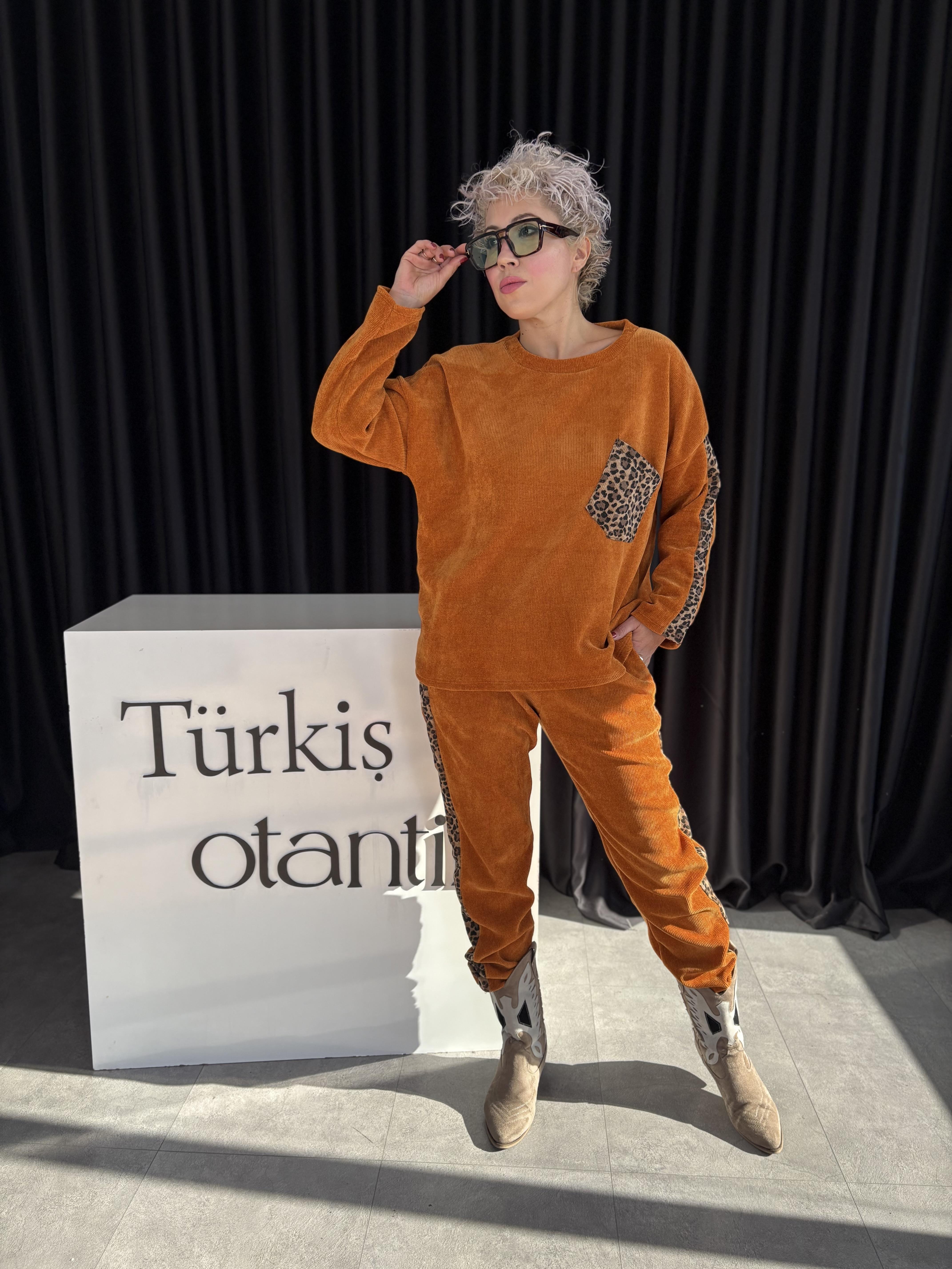 Leopar Cep Detaylı İtalyan Turuncu Kadife Takım