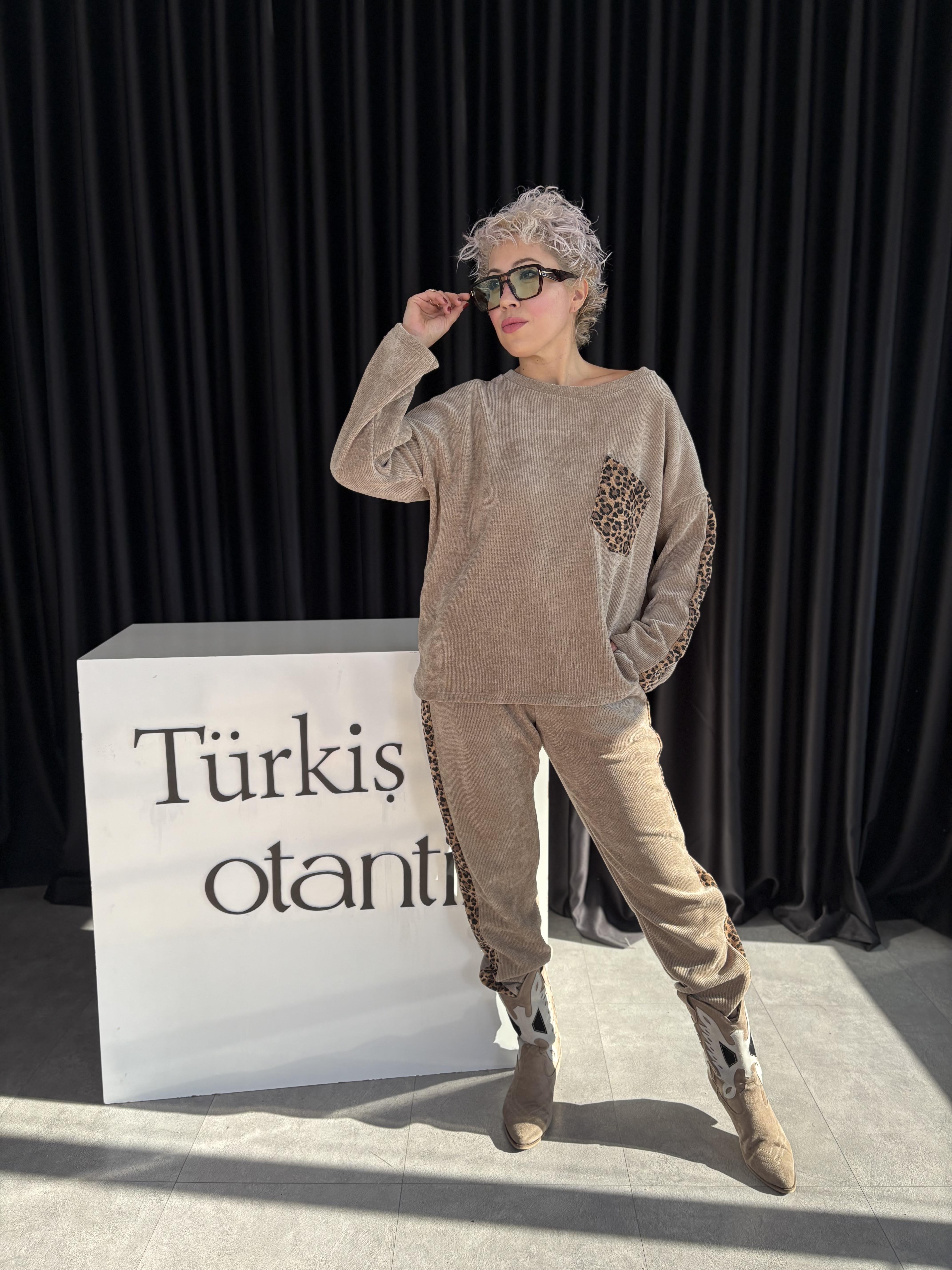 Leopar Cep Detaylı İtalyan Vizon Kadife Takım