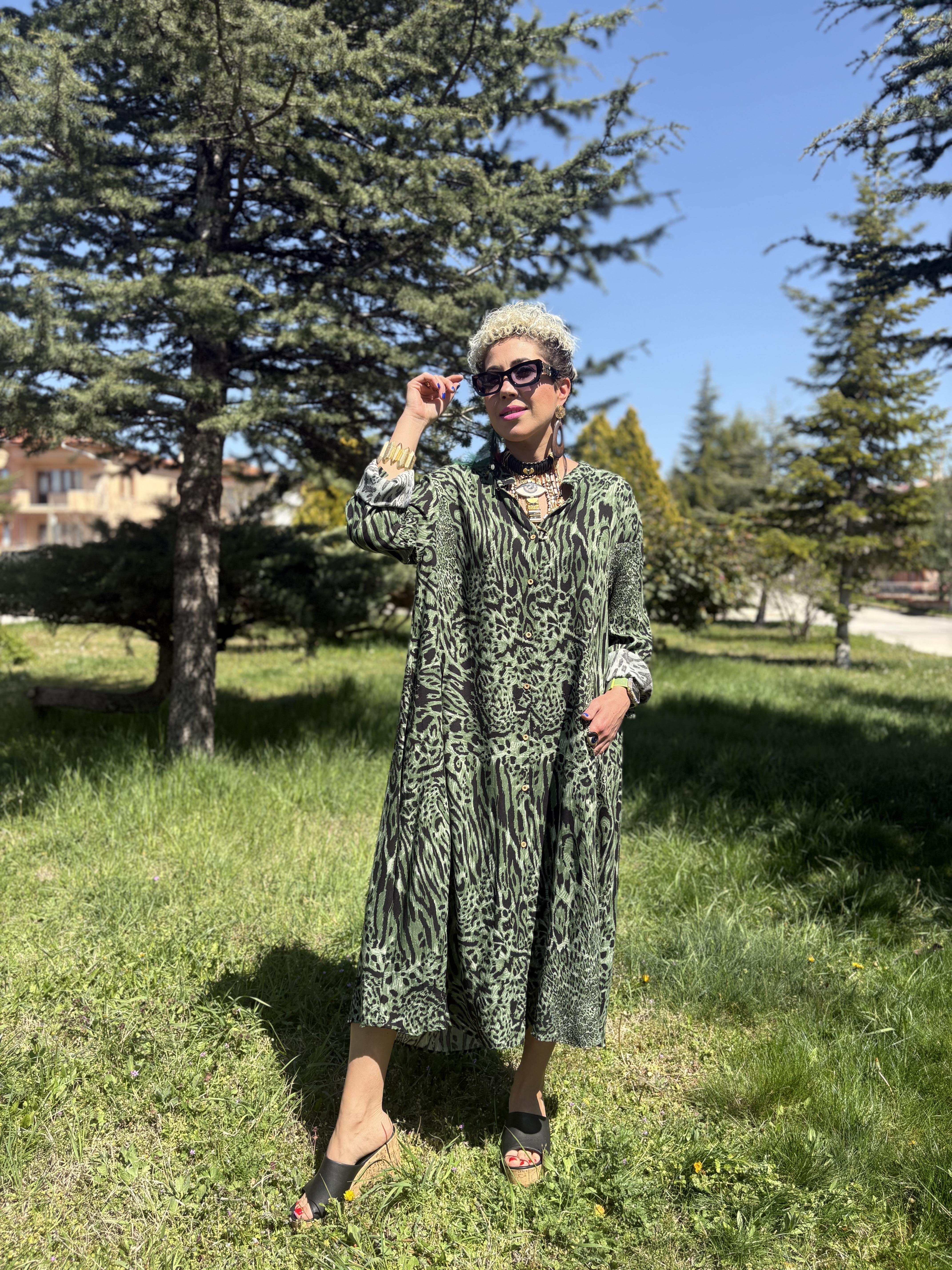 Leopar Desenli Yeşil Uzun Gömlek Elbise