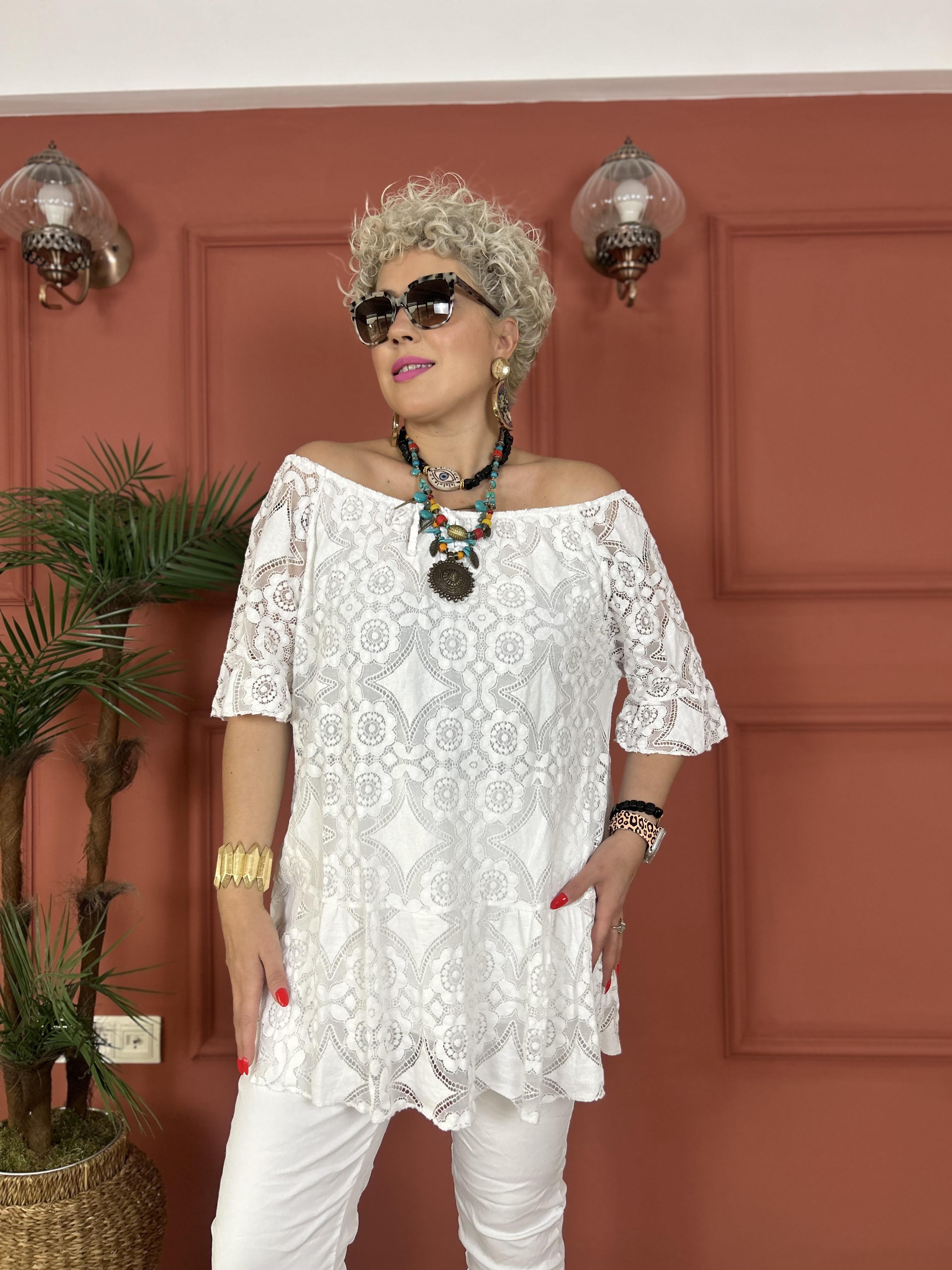 Madonna Yaka İtalyan Dantelli Beyaz Bluz