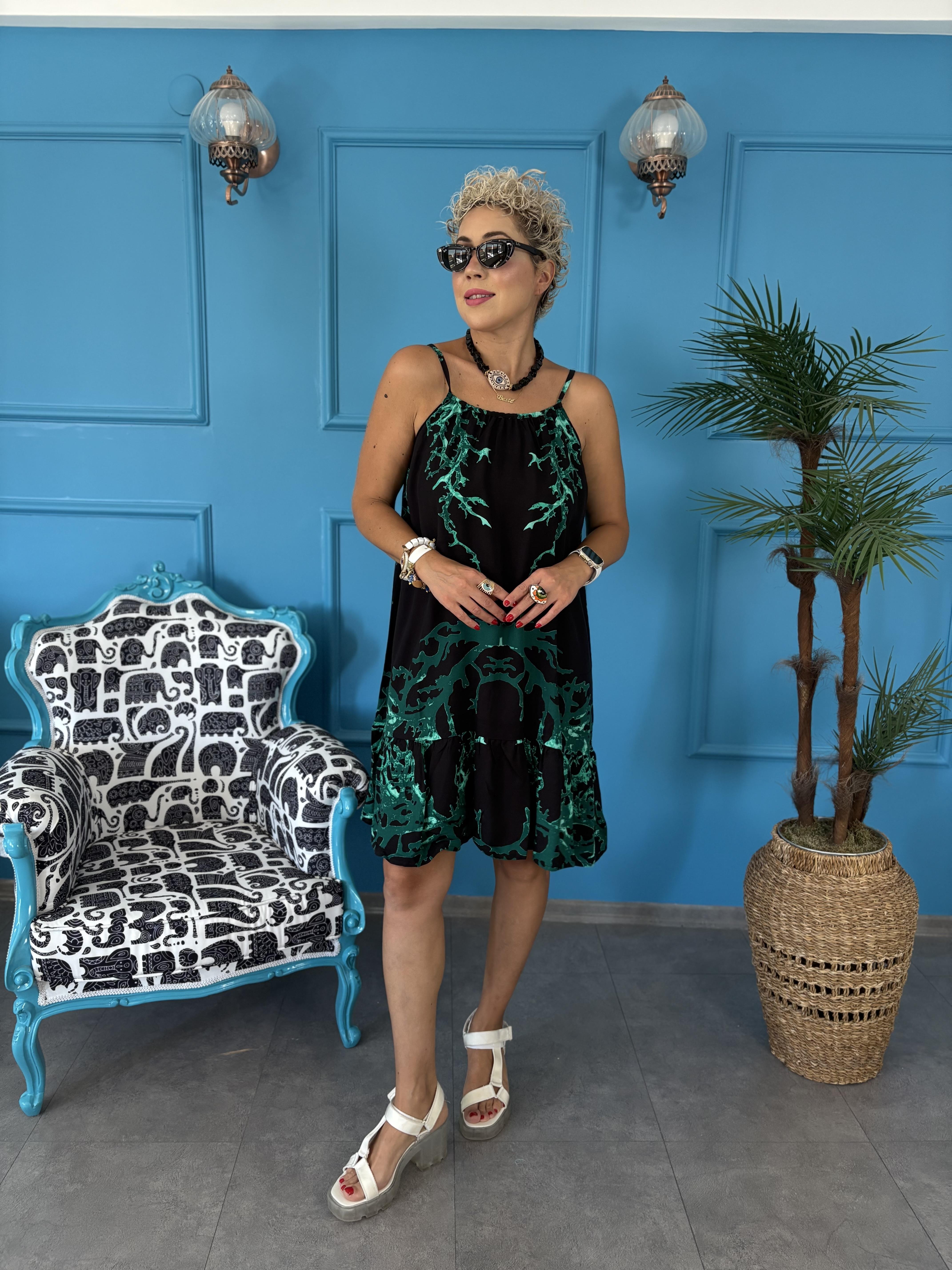 Mercan Desen Kısa Askılı Siyah Elbise