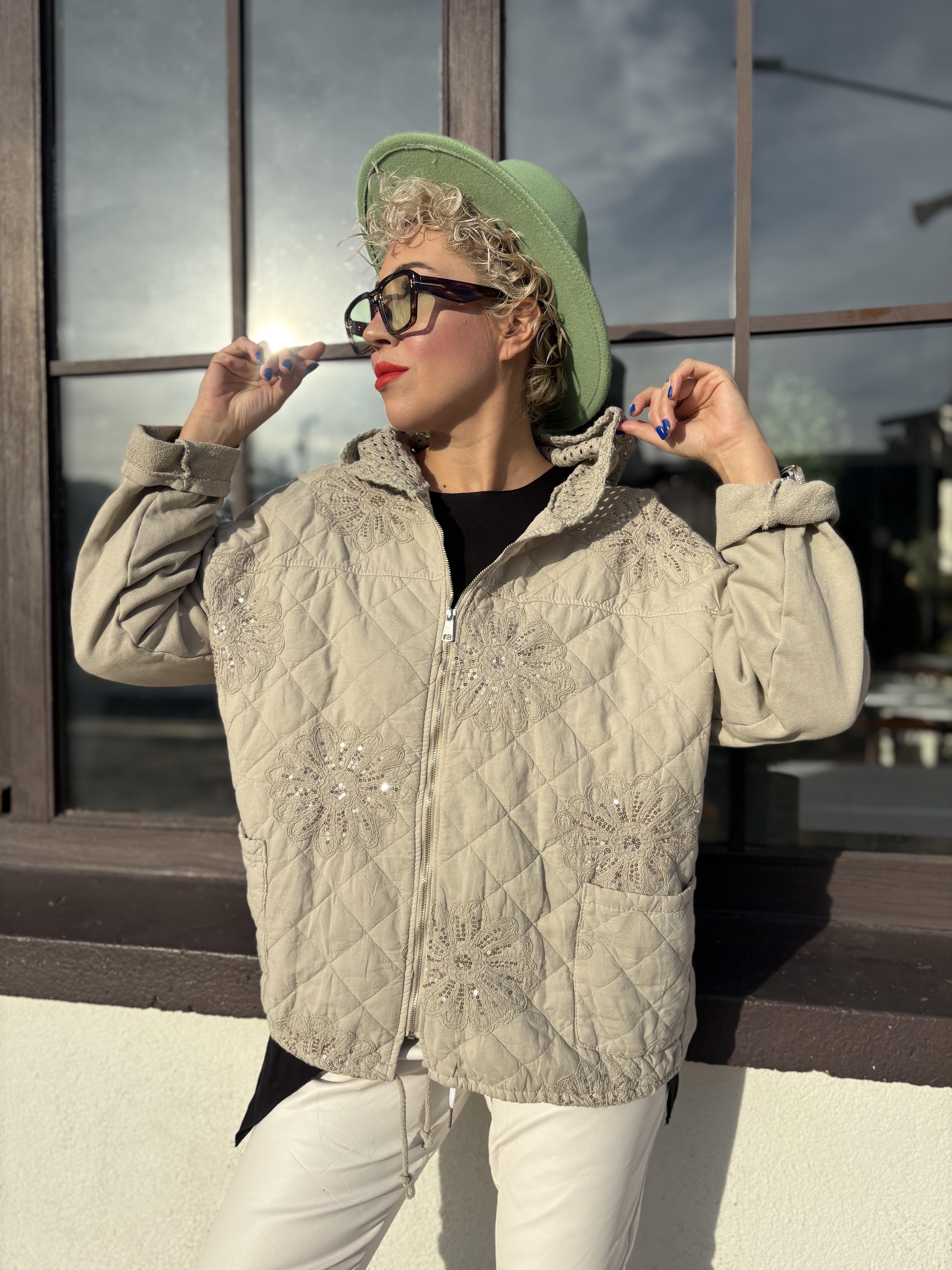 Payet İşlemeli İtalyan Krem Kapitone Ceket