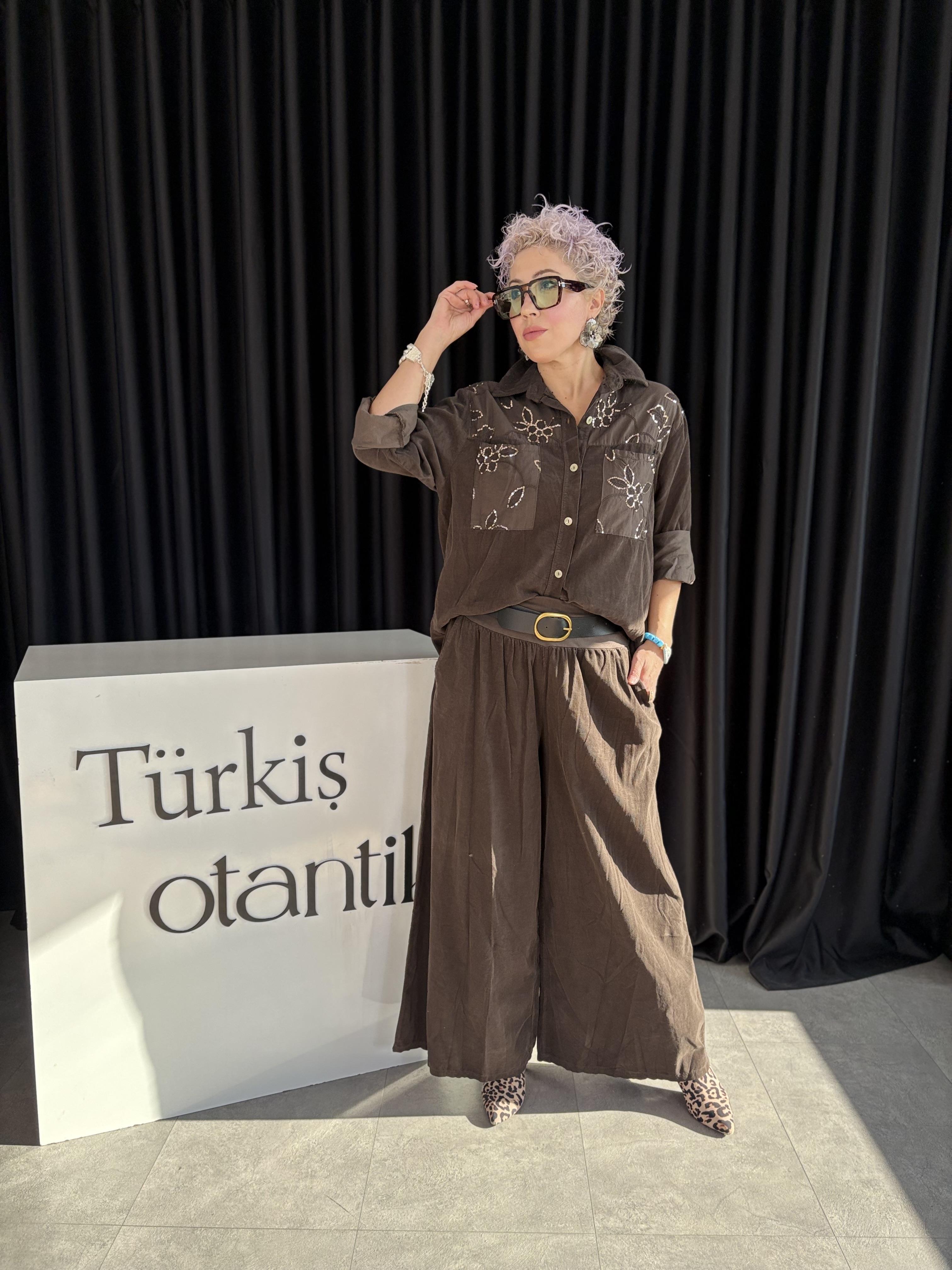 Payet İşlemeli İthal Kahve Kadife Takım