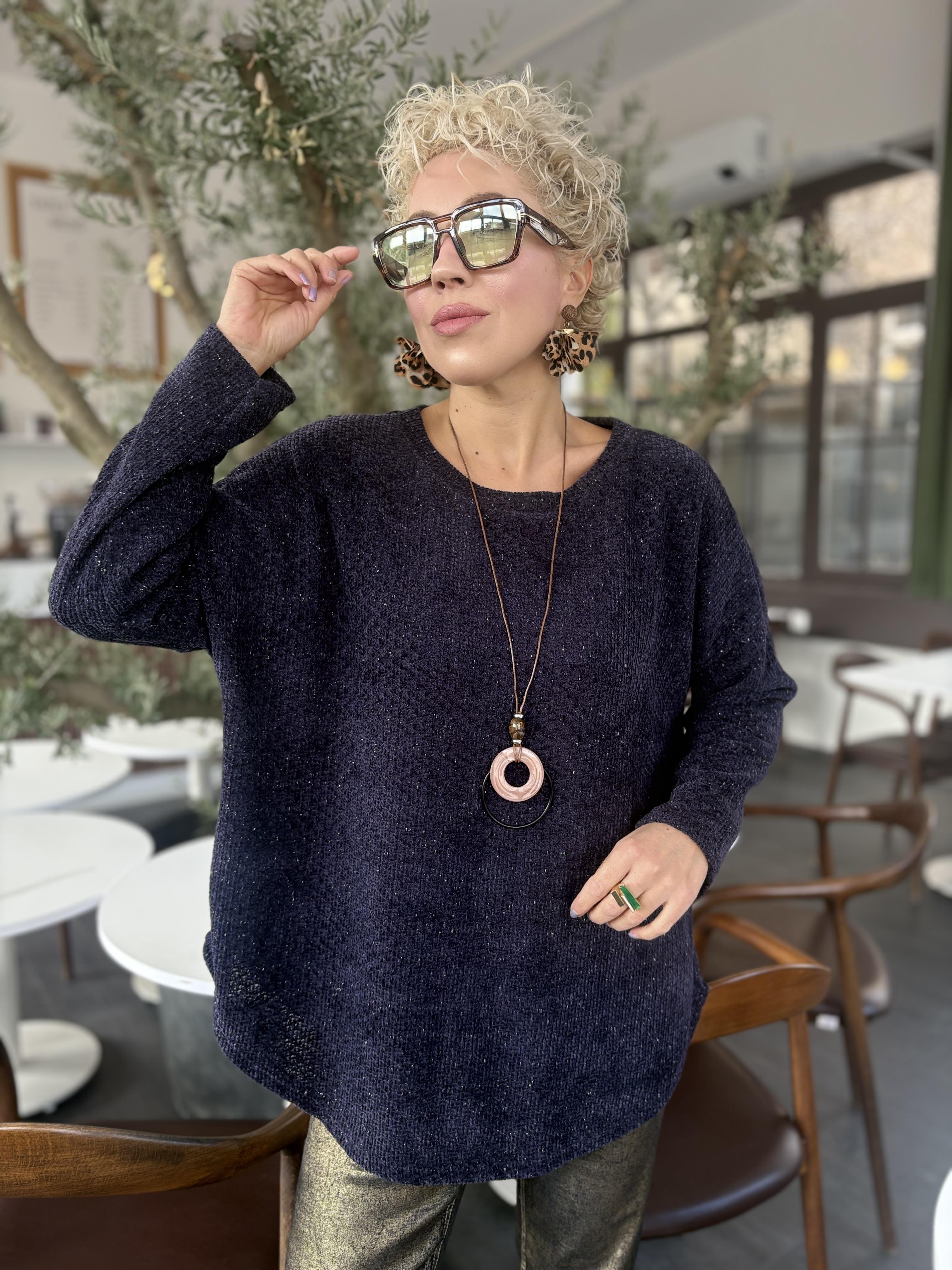 Sim ve Kolye Detaylı İtalyan Lacivert Kadife Bluz