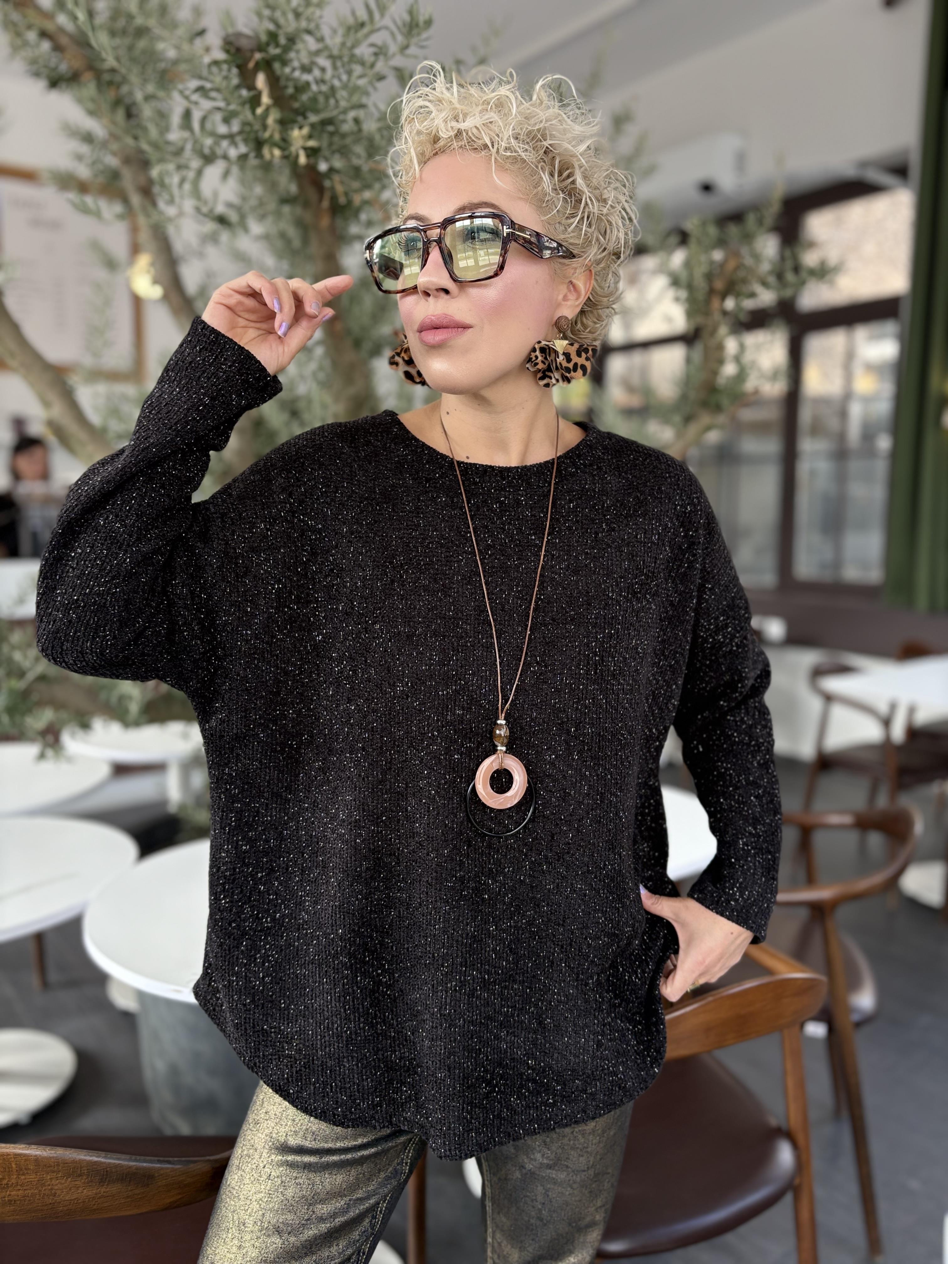 Sim ve Kolye Detaylı İtalyan Siyah Kadife Bluz