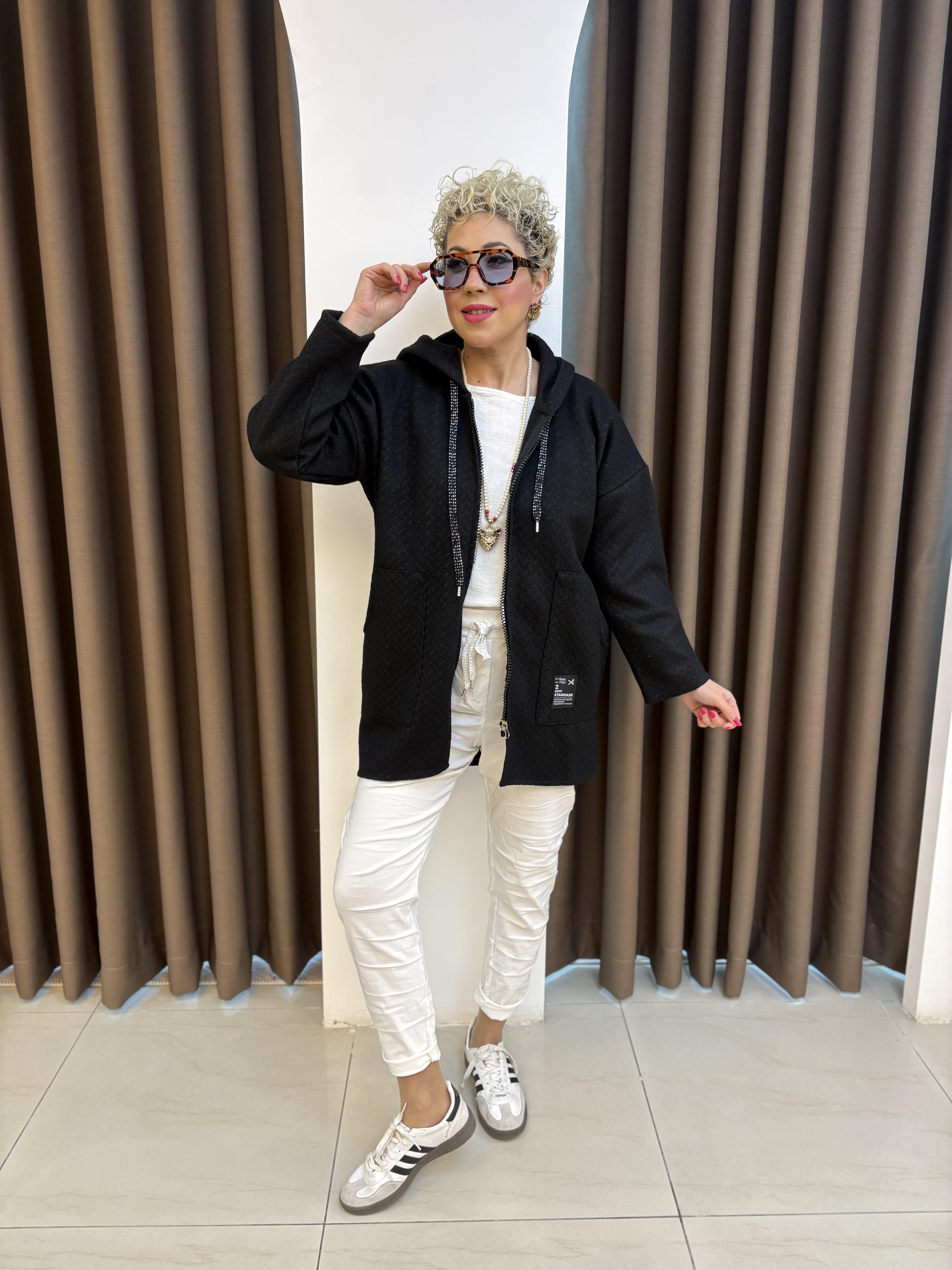 Siyah Kapşonlu Keçe Ceket