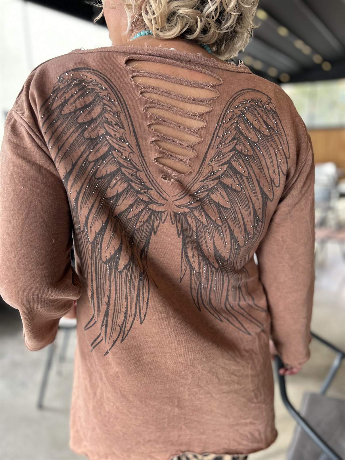 Sütlü KahveRengi Melek Kanatlı Desenli Yırtık Detaylı Sweatshirt
