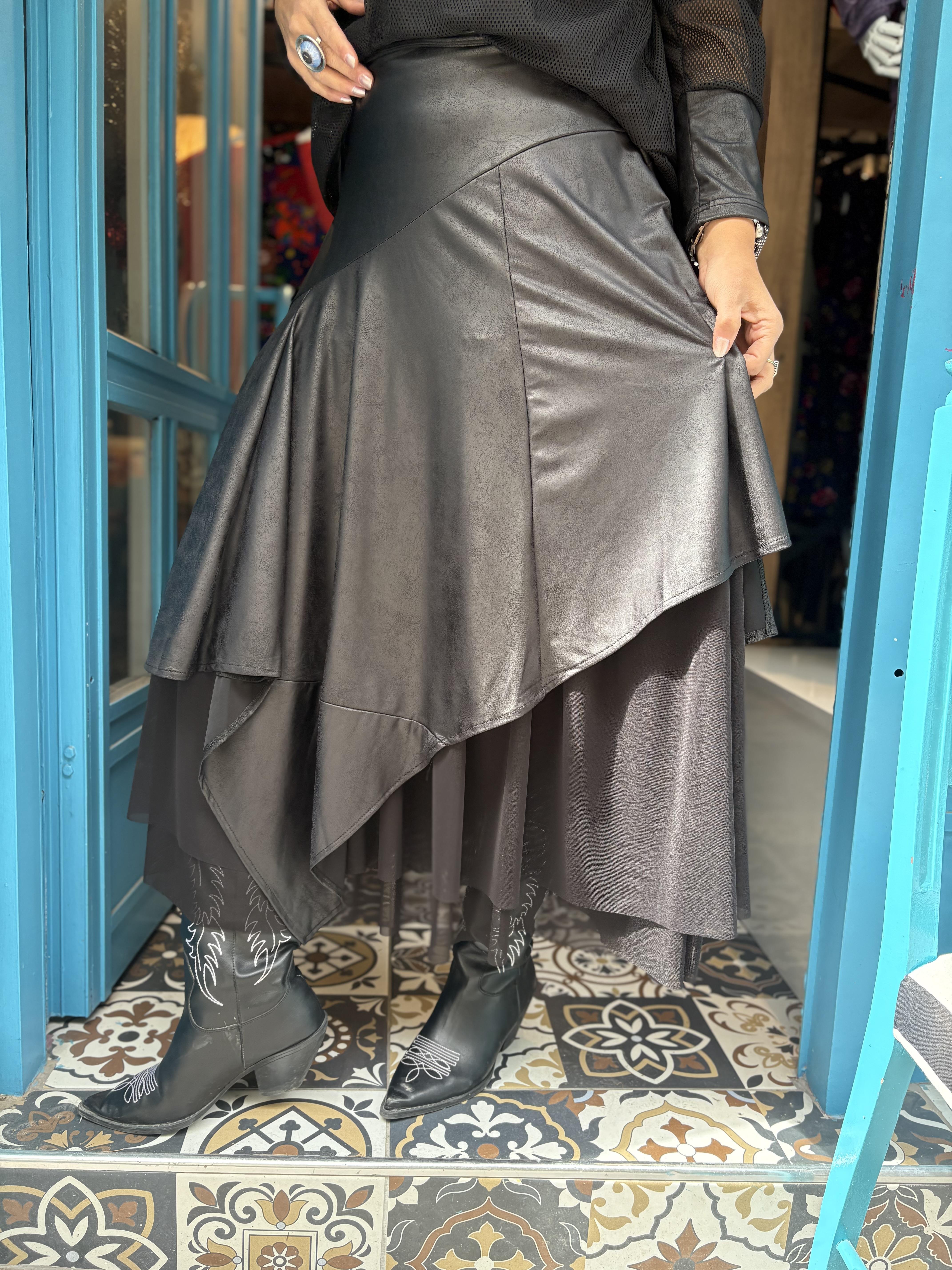 Tül Detaylı Siyah Deri Etek