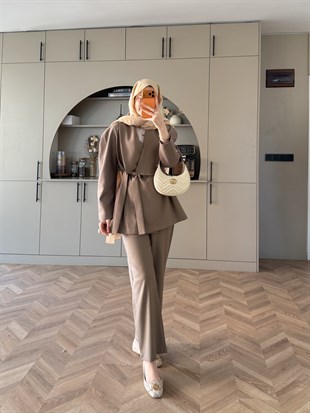 Alvena Geniş Yaka Kruvaze Ceket Takım Vizon (26061)