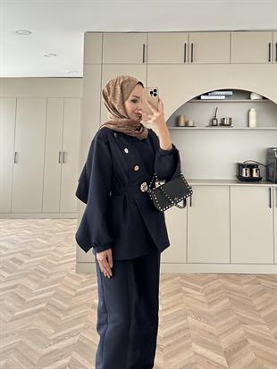 Arkası Fırfırlı Broş Detaylı Takım Lacivert (4400)