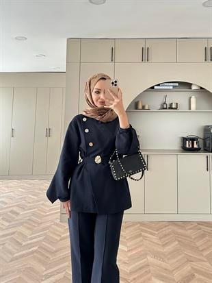 Arkası Fırfırlı Broş Detaylı Takım Lacivert (4400)