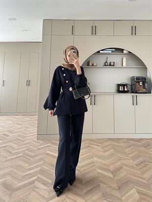 Arkası Fırfırlı Broş Detaylı Takım Lacivert (4400)