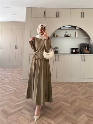 Broş Detaylı Pileli Etekli Takım Haki (4067)