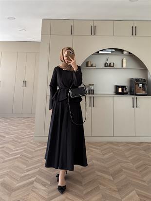 Broş Detaylı Pileli Etekli Takım Siyah