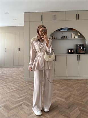 Hardy Kürk Detaylı Takım Bej