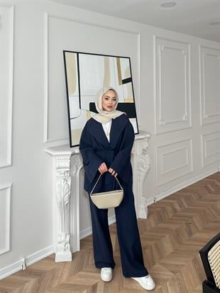 Peka Yakalı Takım Lacivert