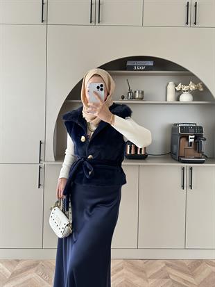 Krista Yakası Kürk Detaylı Angora Yelek Lacivert