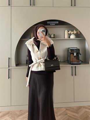 Krista Yakası Kürk Detaylı Angora Yelek Ekru