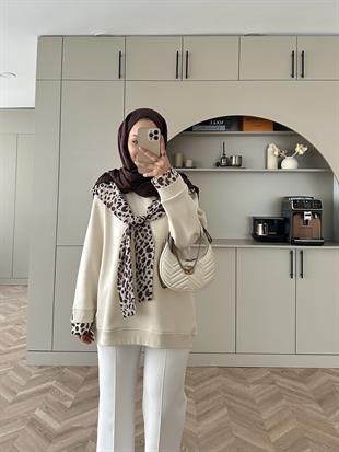 Leopar Atkı Detaylı Sweat Bej