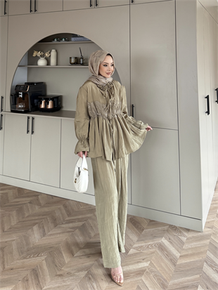 Nada Dantel Detaylı Pantolonlu Takım Haki (2023)