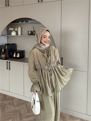 Nada Dantel Detaylı Pantolonlu Takım Haki (2023)