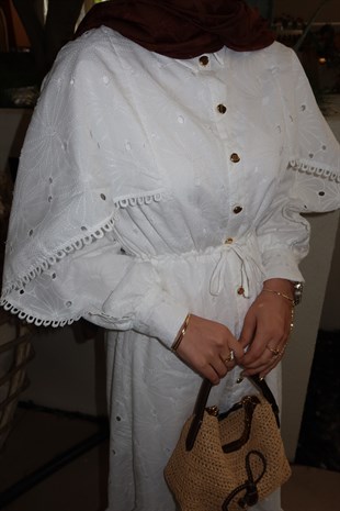 (ÖNSİPARİŞ) 15 iş günü sonra kargolanacaktır Narin Şal Detaylı Elbise Beyaz (4462)