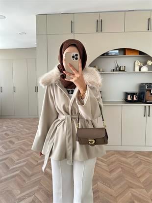 Nisse Kürk Detaylı Kaban Bej