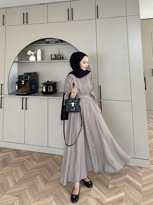 Perla Kalın Kemerli Tensel Elbise Vizon