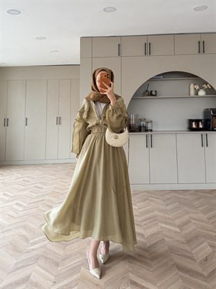 Roxanne Fırfırlı Ceketli Etekli Takım Yağ Yeşili (2021)