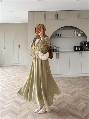 Roxanne Fırfırlı Ceketli Etekli Takım Yağ Yeşili (2021)