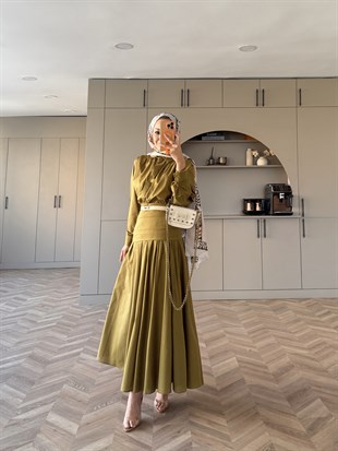 Seha Drapeli Bel Detaylı Etekli Takım Yağ Yeşili (2017)