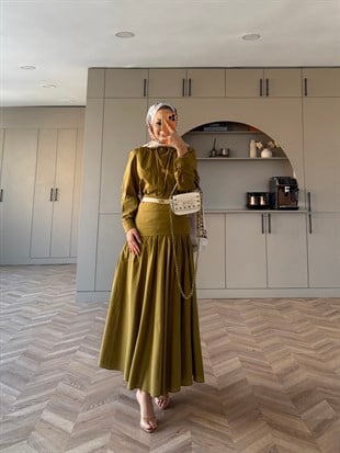 Seha Drapeli Bel Detaylı Etekli Takım Yağ Yeşili (2017)