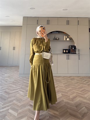 Seha Drapeli Bel Detaylı Etekli Takım Yağ Yeşili (2017)